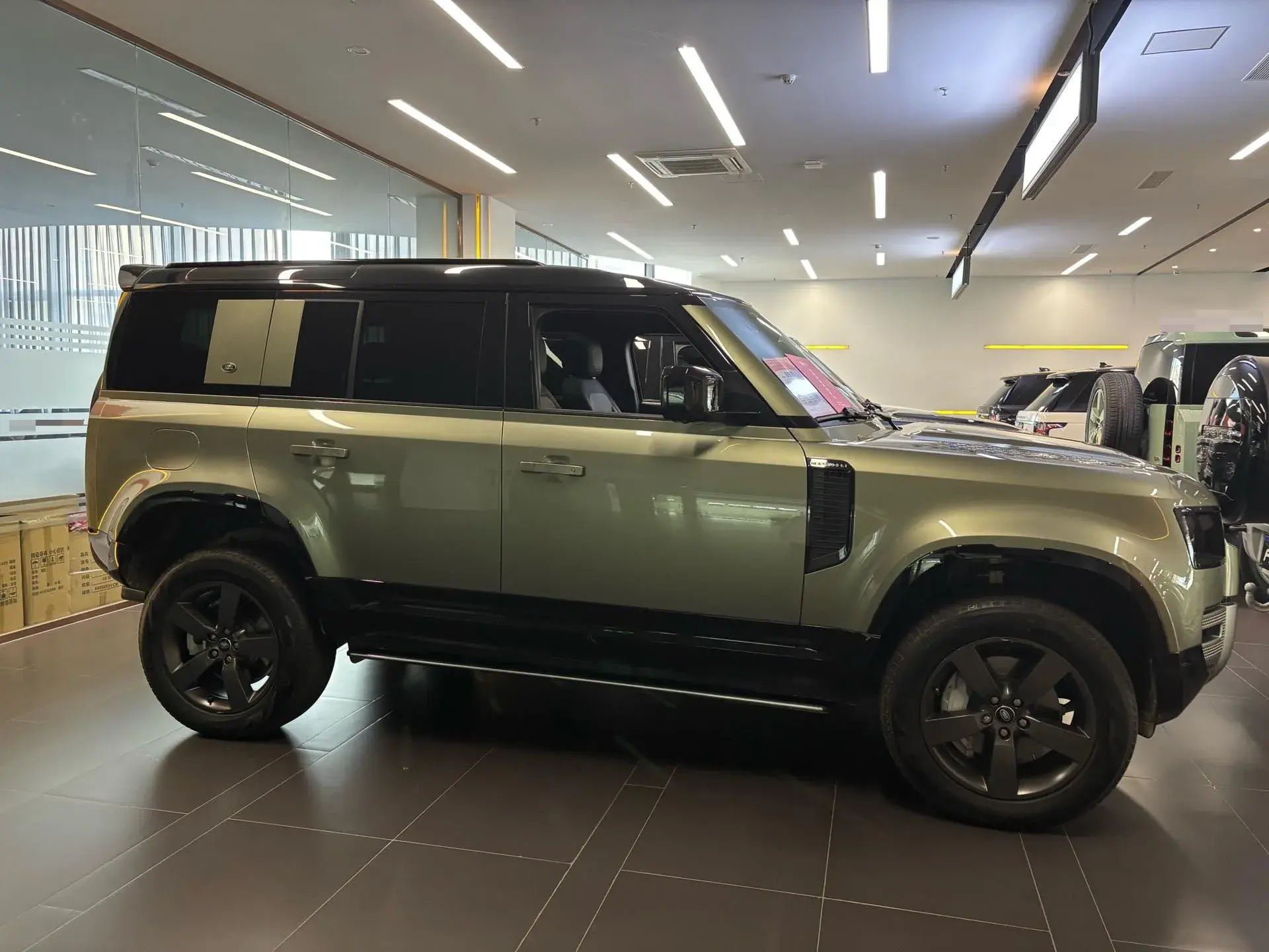 2023 LAND ROVER thumbnail 3