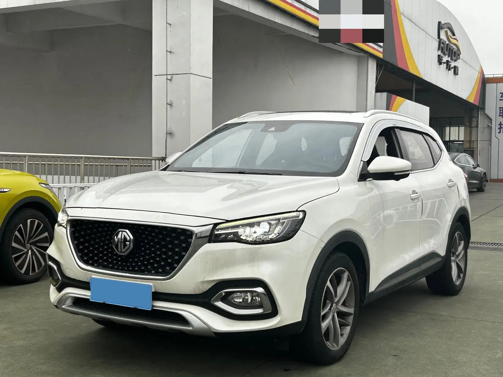 2019 MG HS view 1