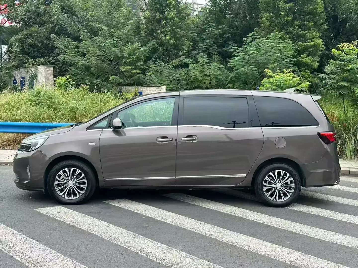 2021 BUICK GL8 thumbnail 3