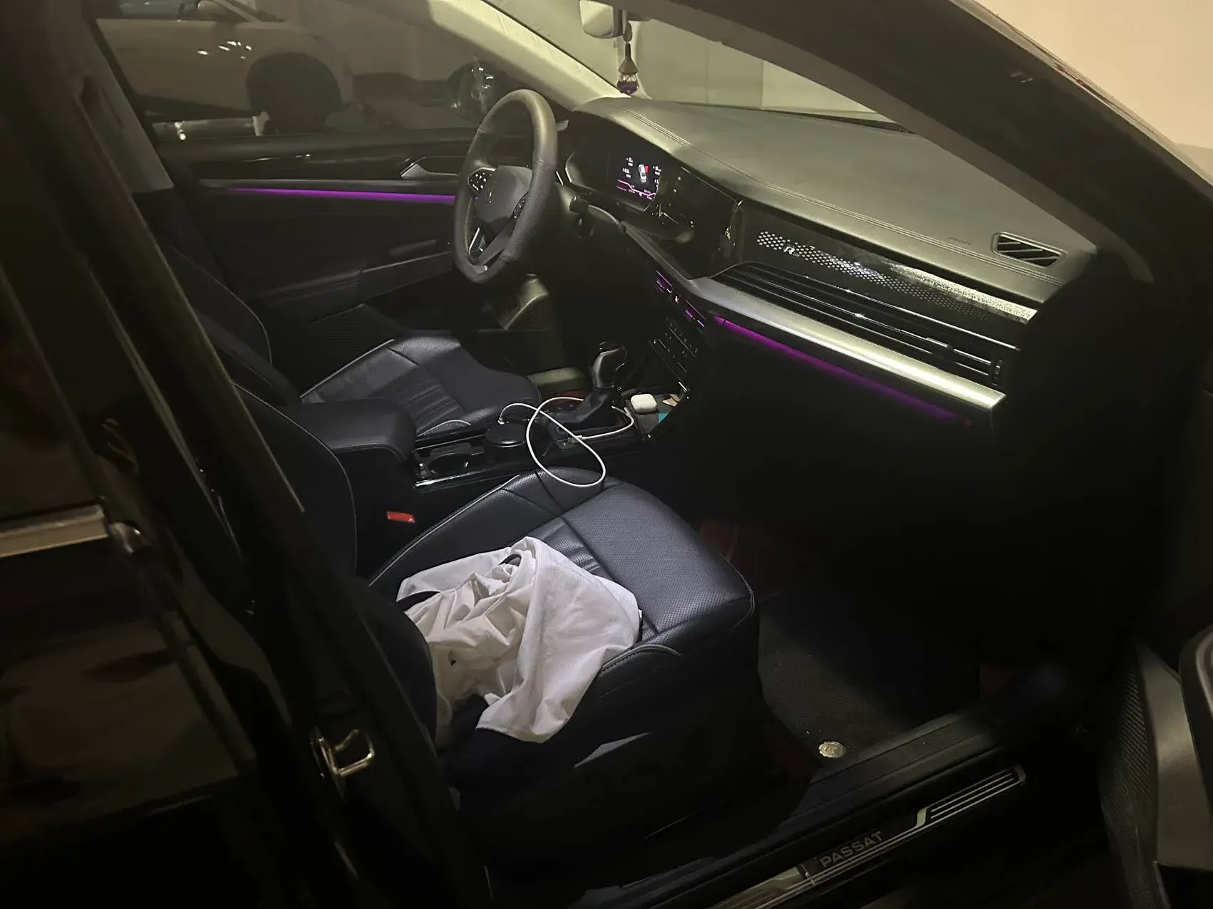 2022 VOLKSWAGEN PASSAT thumbnail 3