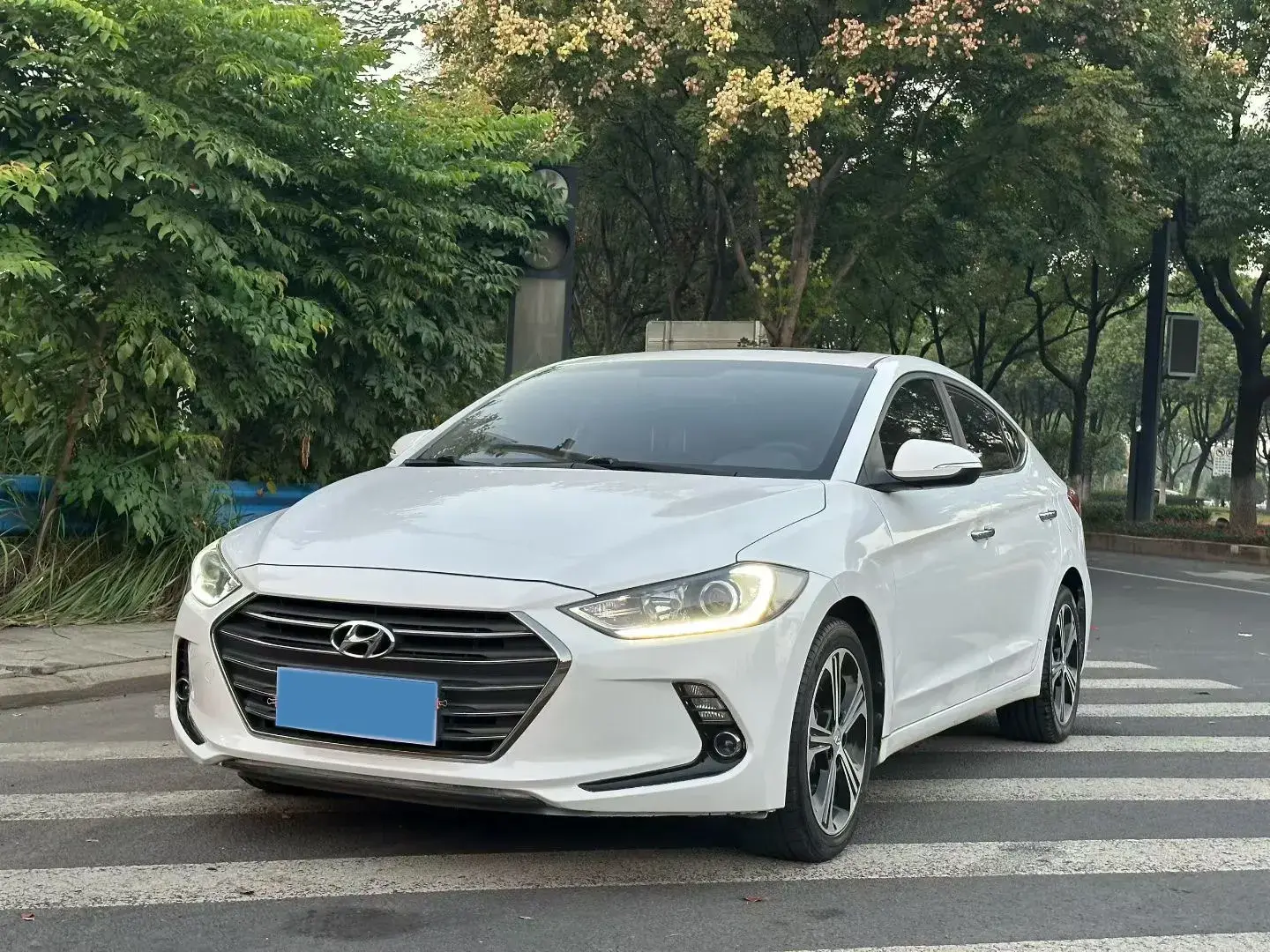 2018 HYUNDAI ELANTRA view 1