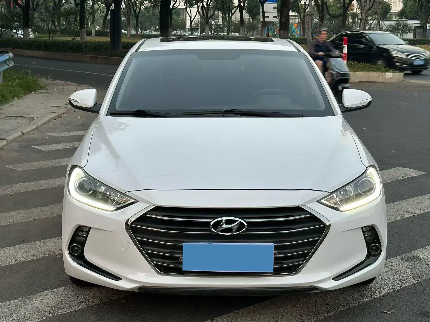 2018 HYUNDAI ELANTRA thumbnail 2