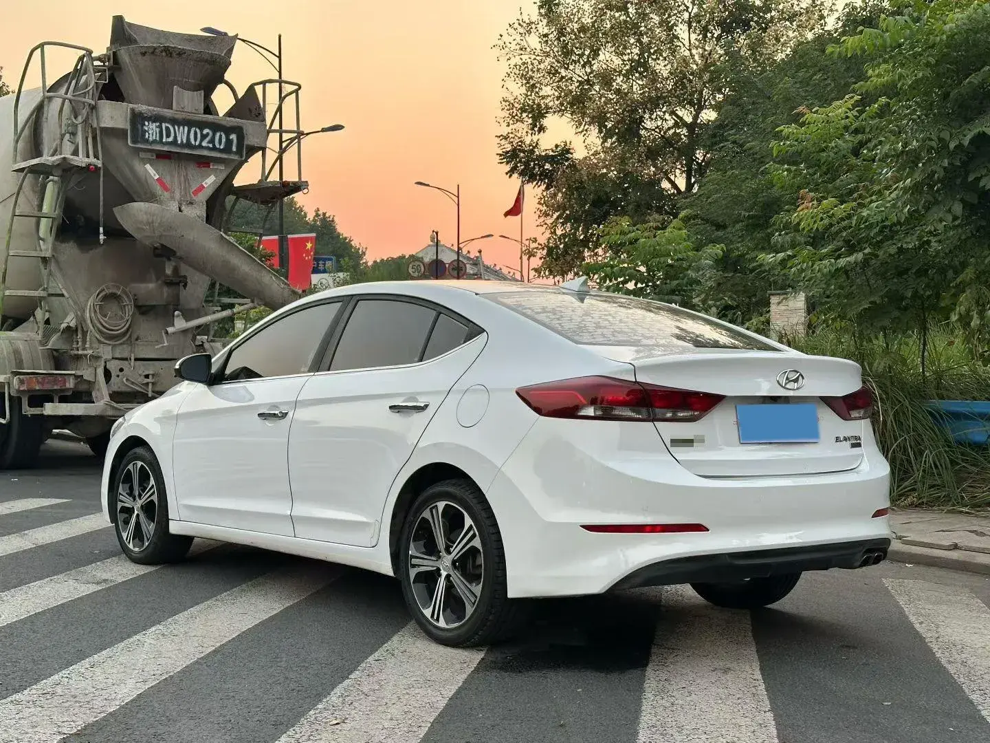 2018 HYUNDAI ELANTRA thumbnail 4