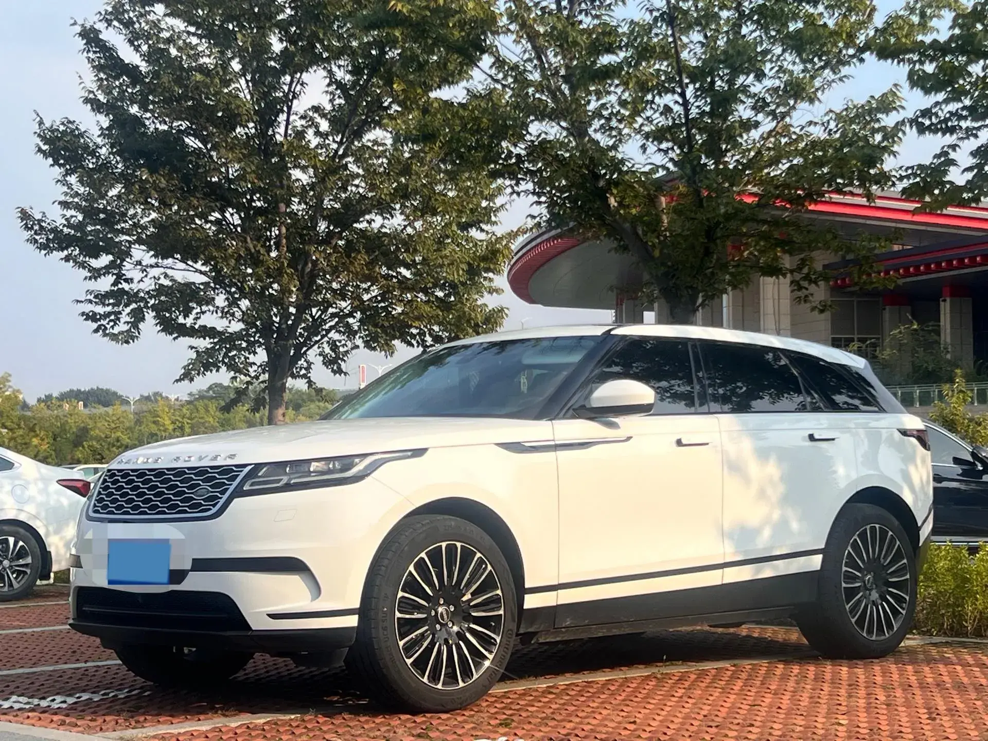 2018 LAND ROVER view 1