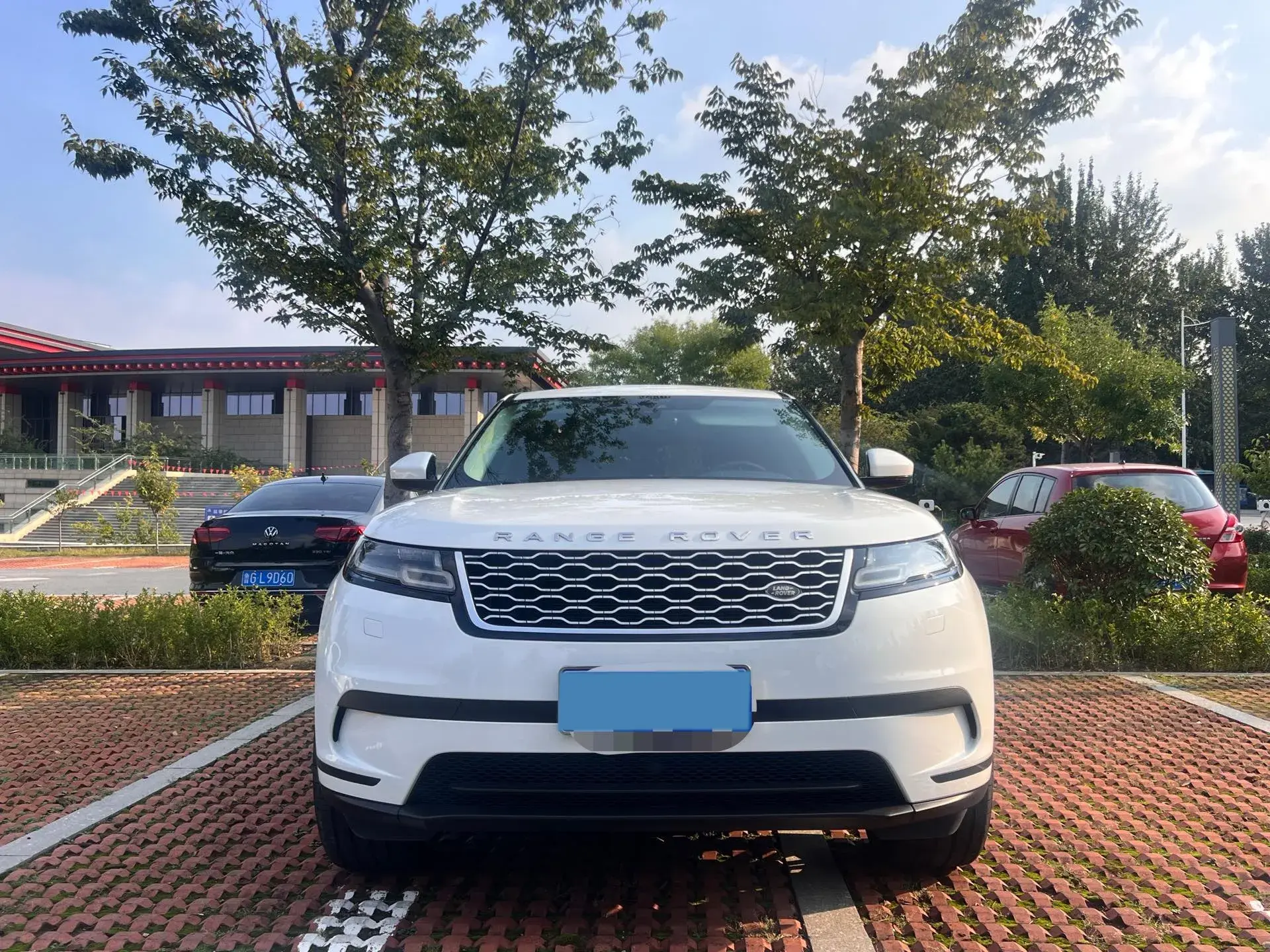 2018 LAND ROVER thumbnail 3