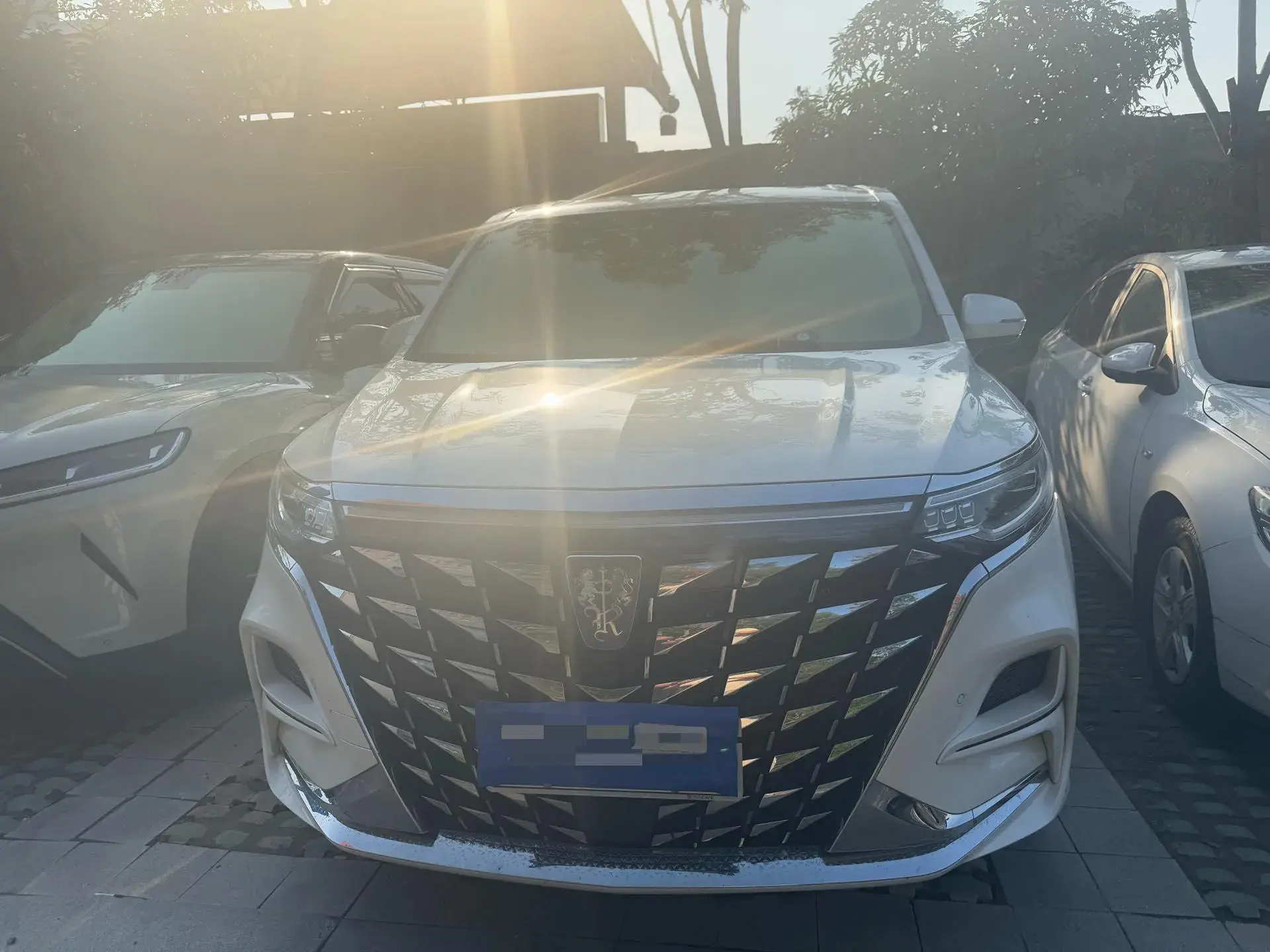 2023 ROEWE IMAX8 thumbnail 2