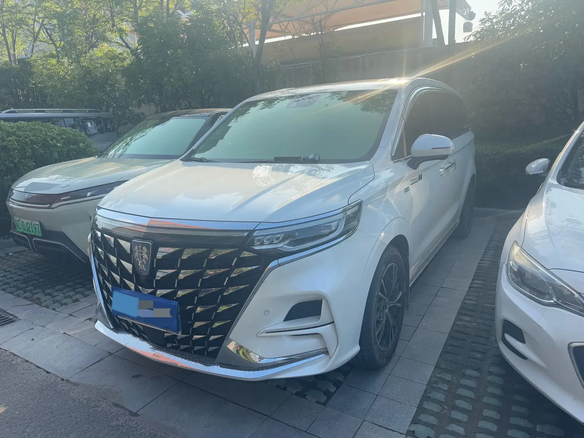 2023 ROEWE IMAX8 view 1