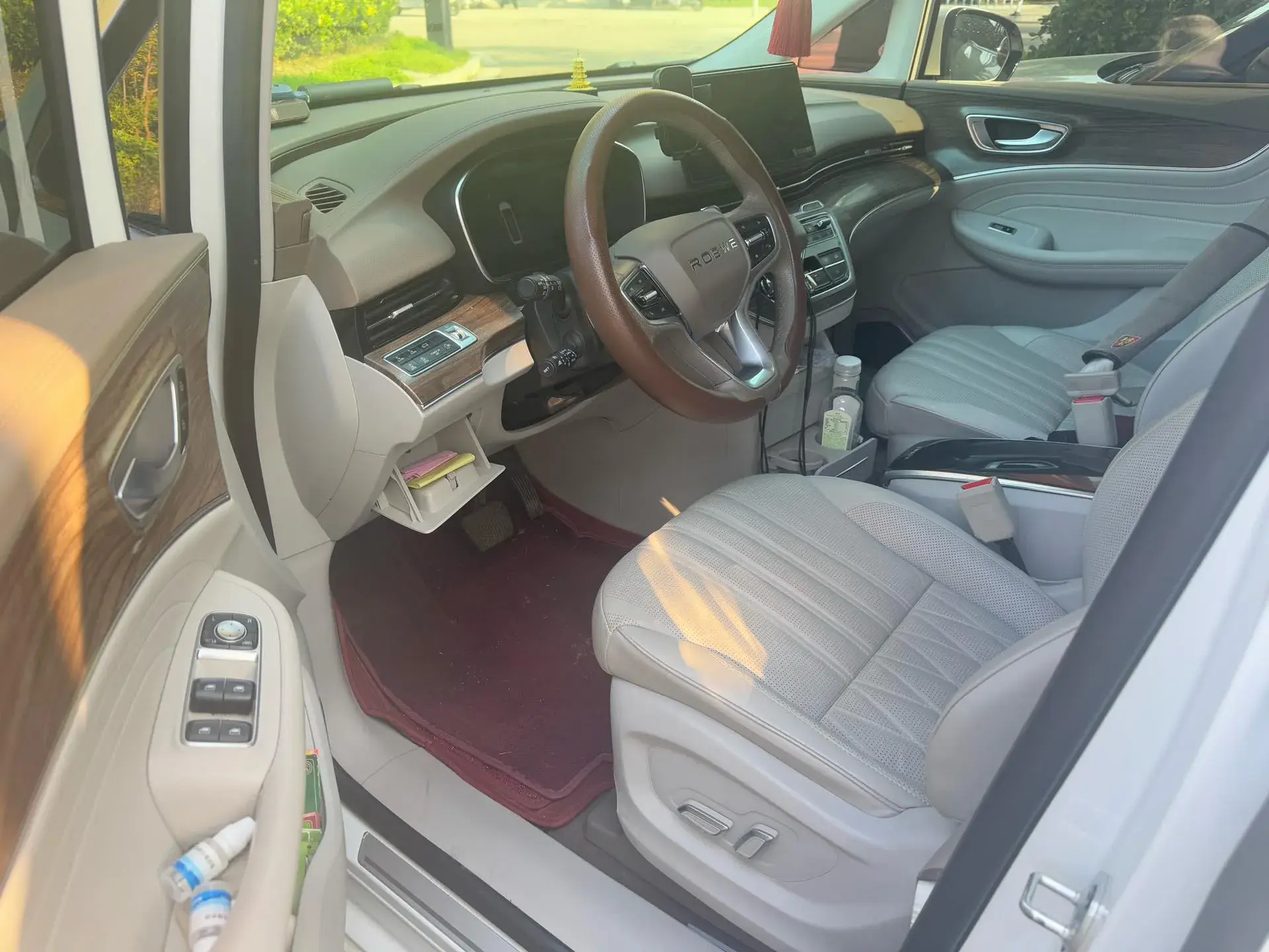 2023 ROEWE IMAX8 thumbnail 4