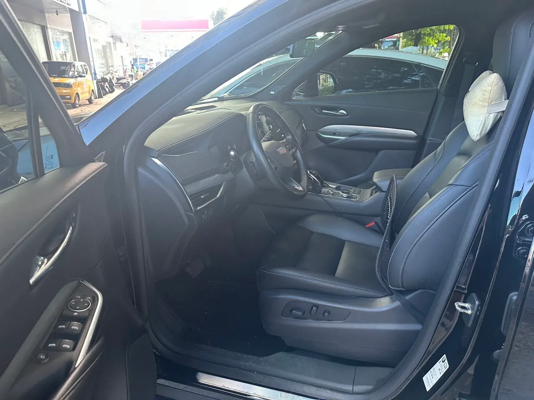 2021 CADILLAC XT4 thumbnail 3