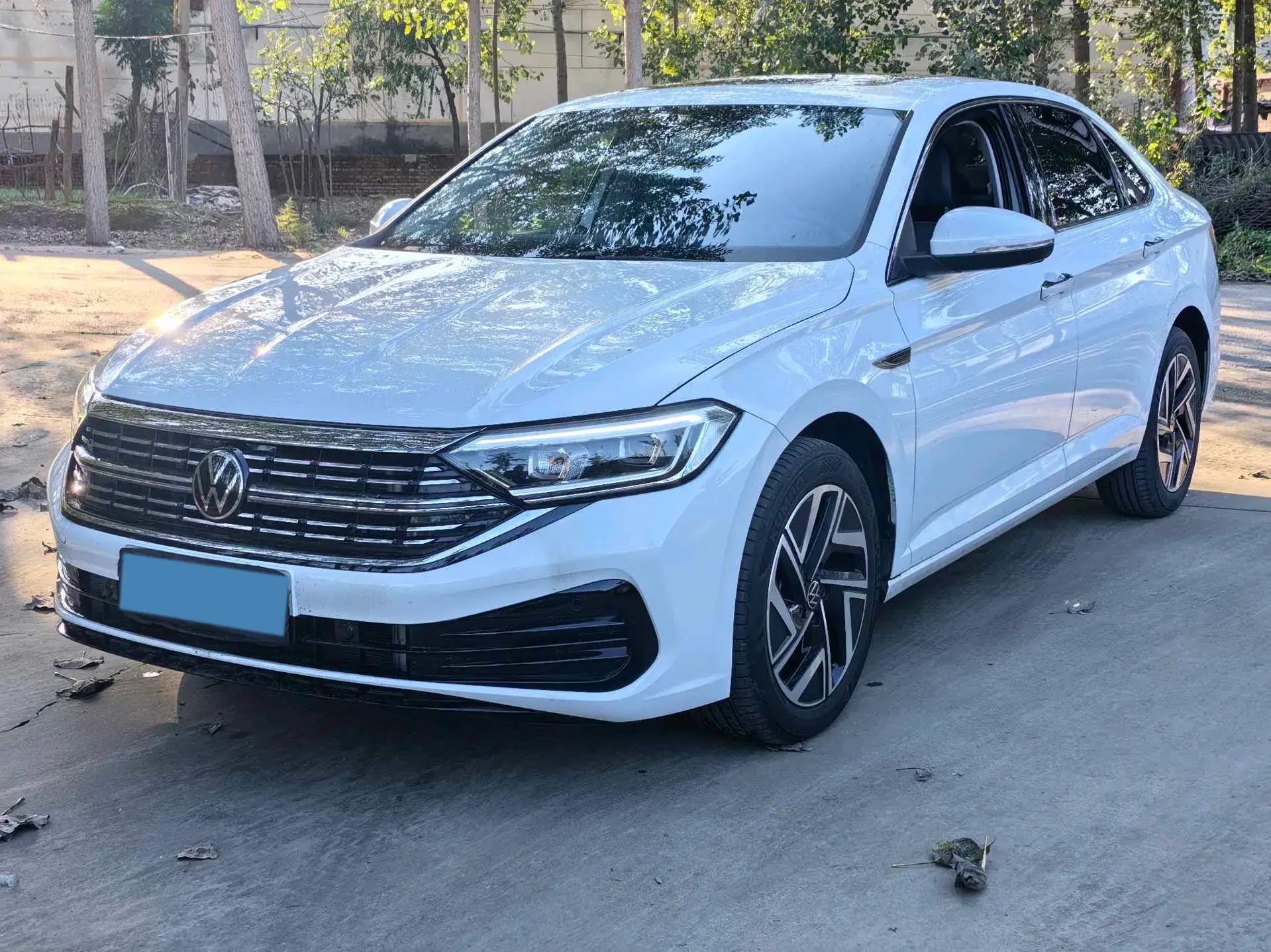 2023 VOLKSWAGEN SAGITAR view 1