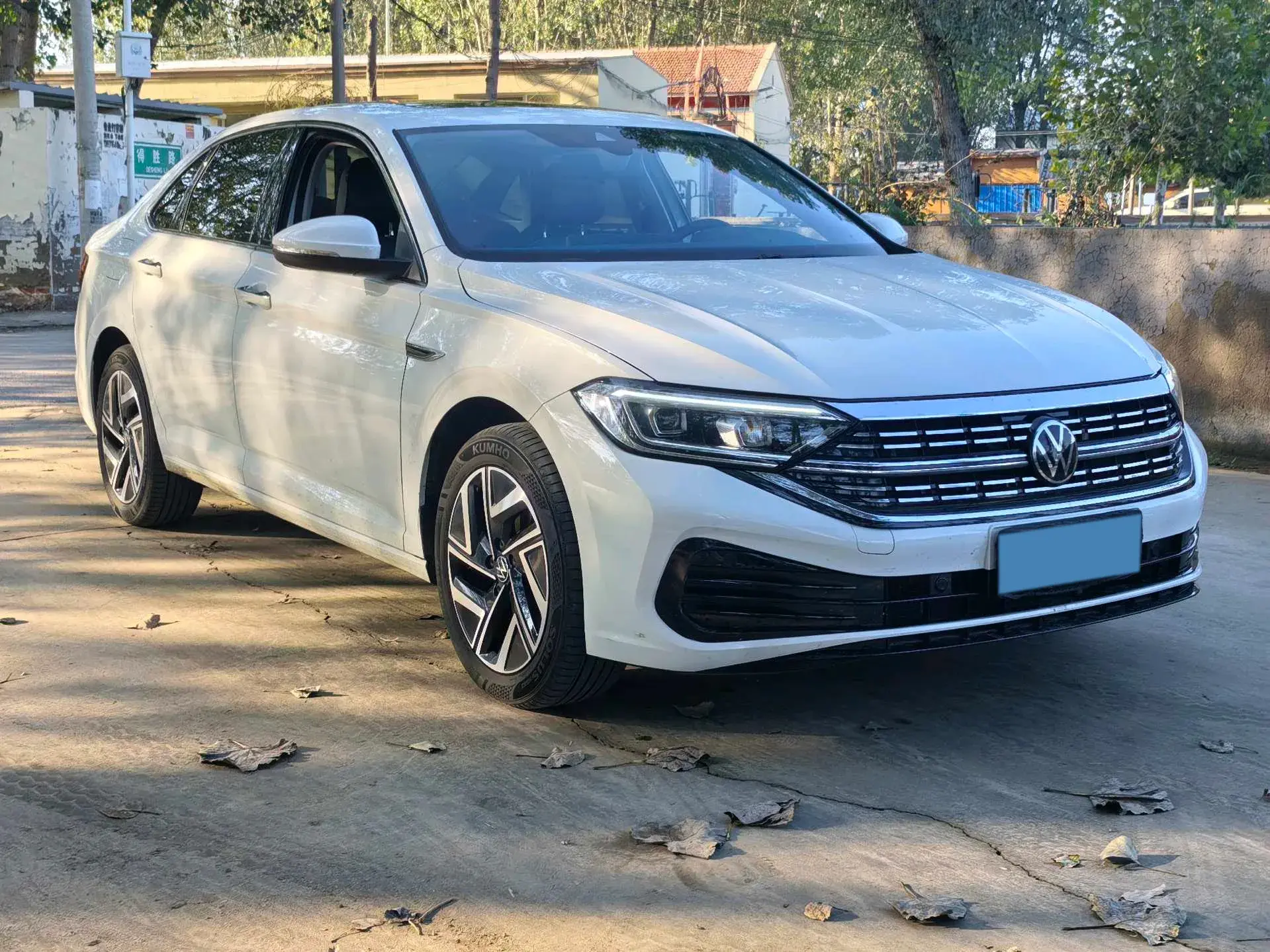 2023 VOLKSWAGEN SAGITAR thumbnail 3