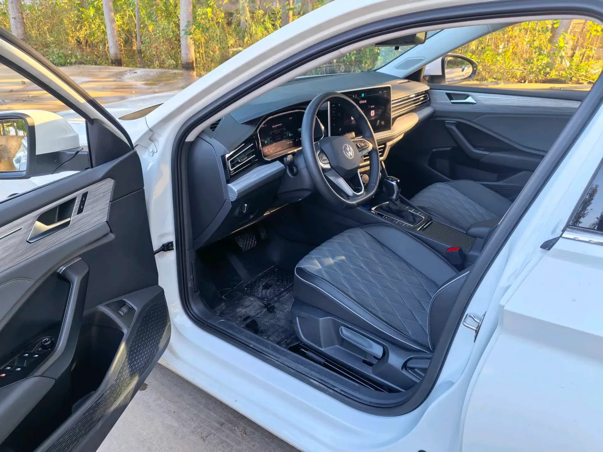 2023 VOLKSWAGEN SAGITAR thumbnail 4