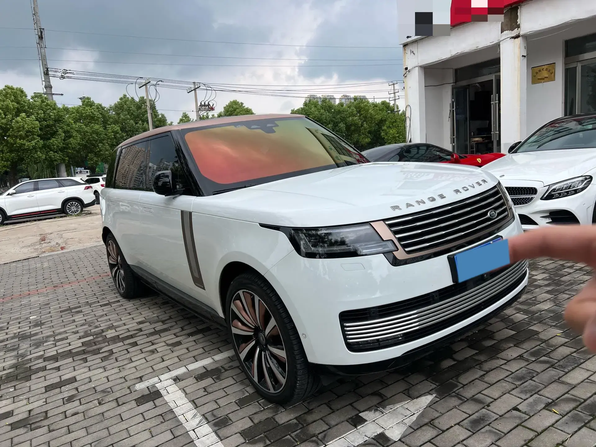 2022 LAND ROVER thumbnail 2