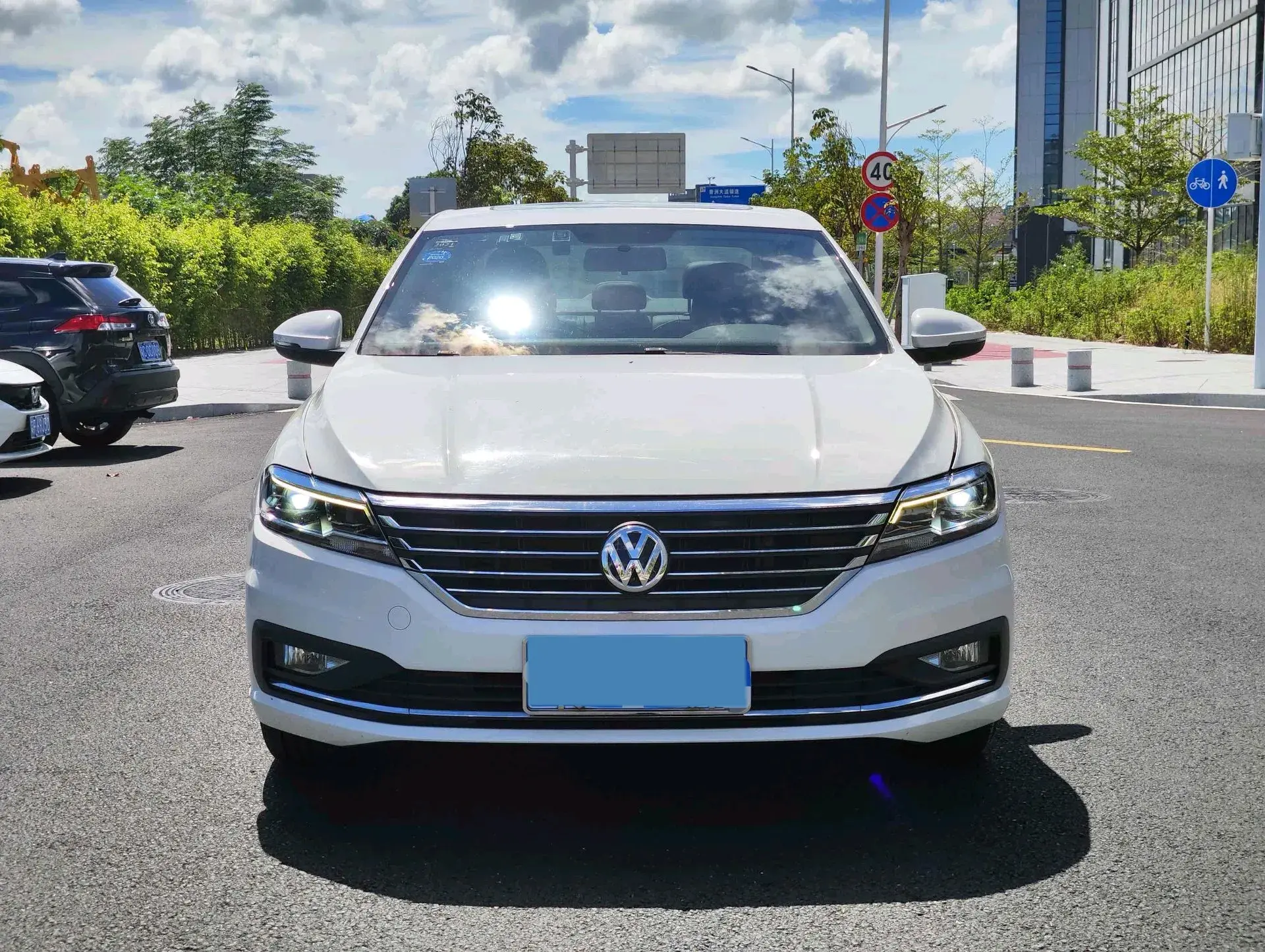 2019 VOLKSWAGEN LAVIDA thumbnail 2