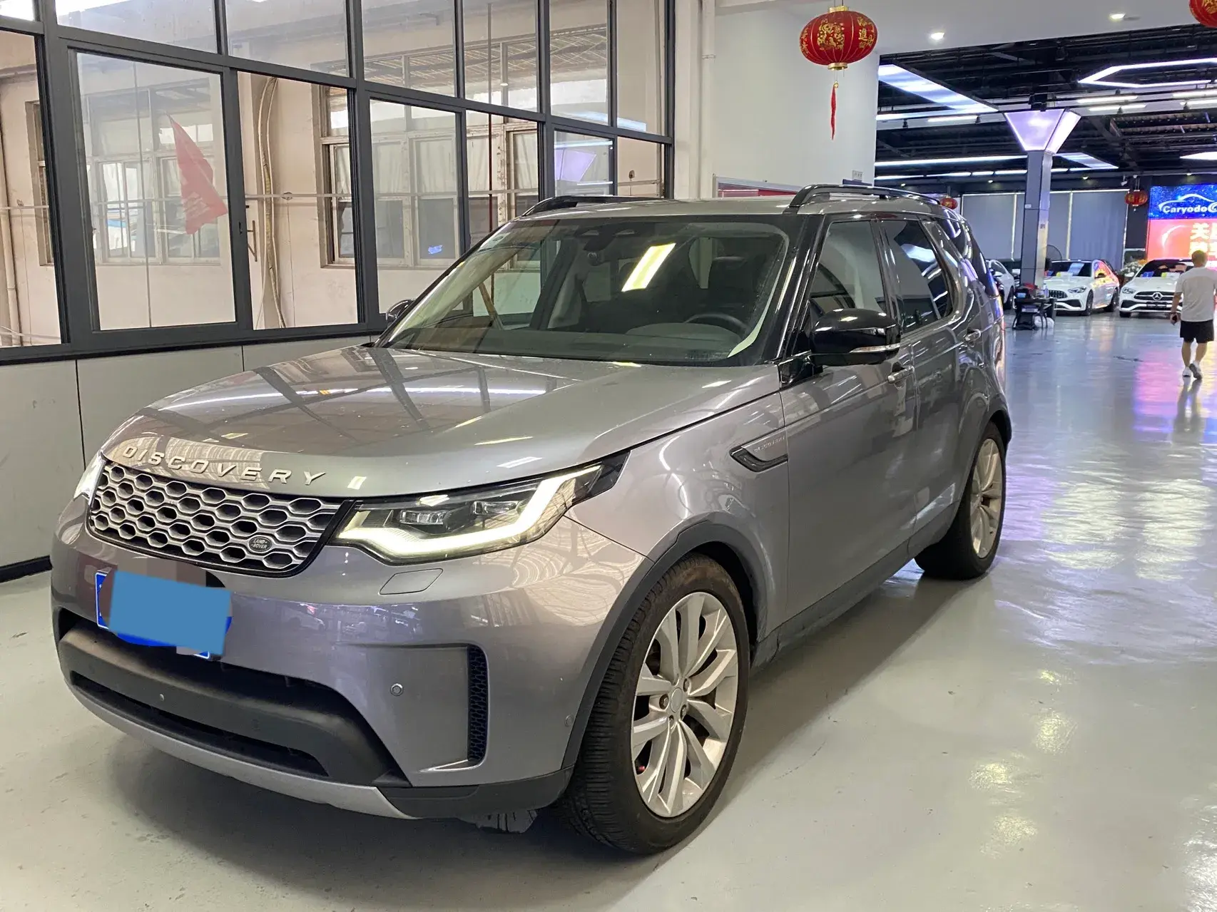 2024 LAND ROVER view 1