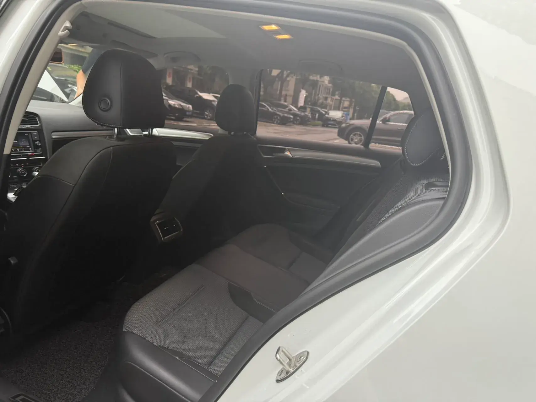 2018 VOLKSWAGEN GOLF thumbnail 3