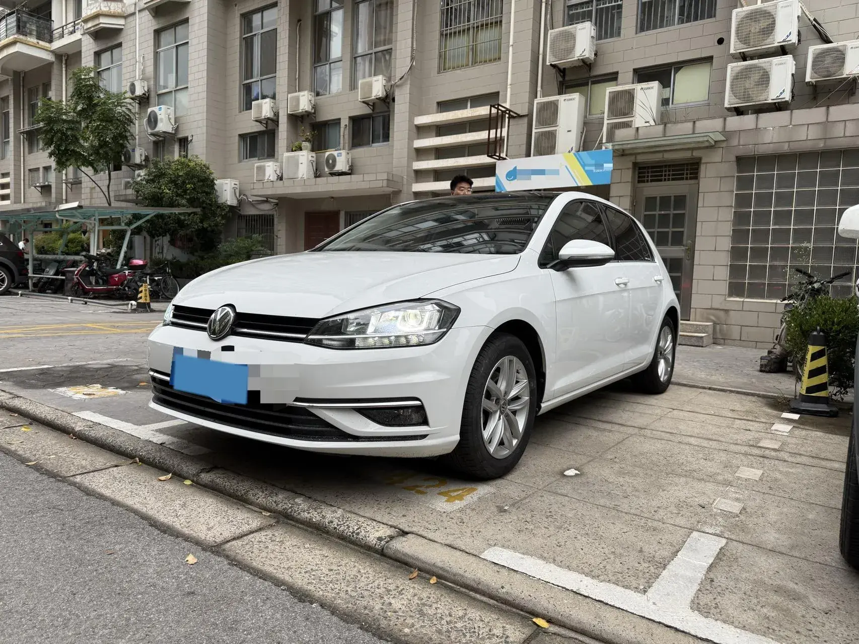 2018 VOLKSWAGEN GOLF view 1