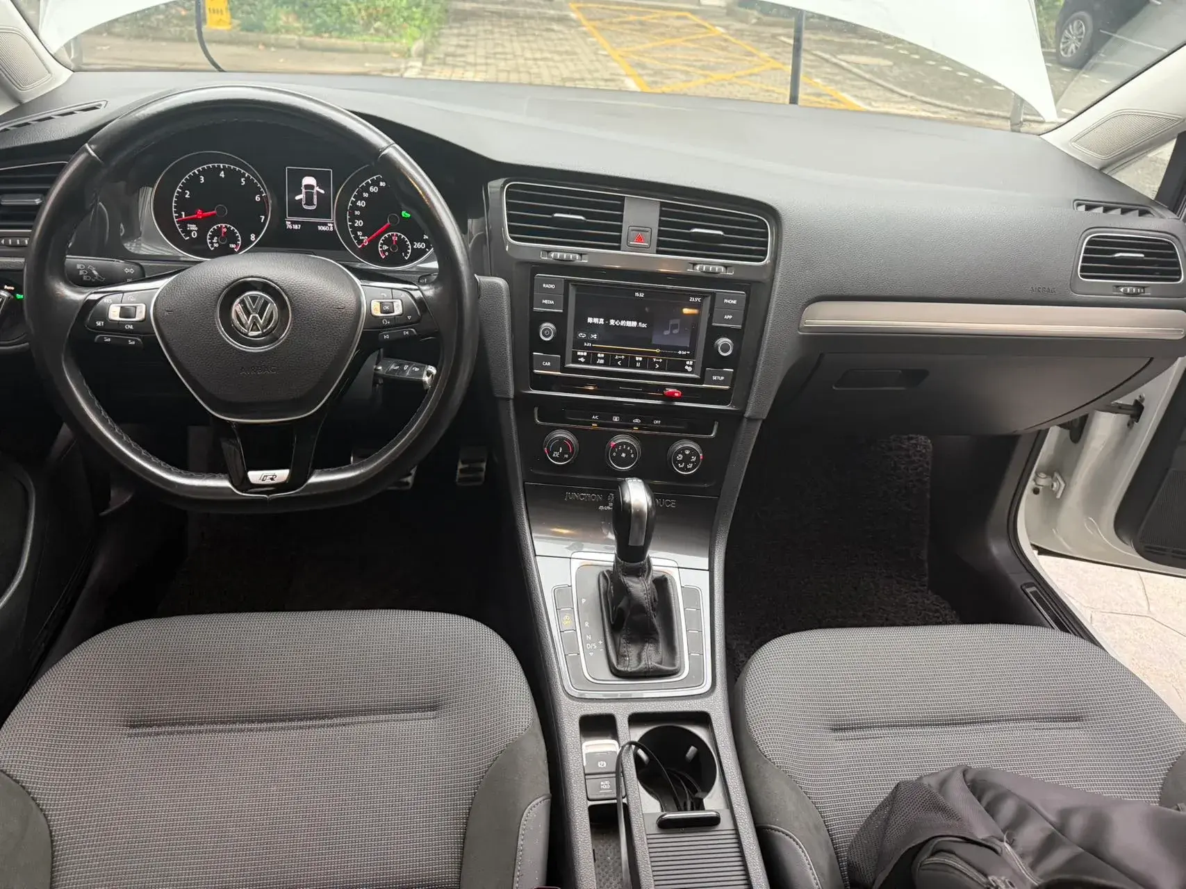 2018 VOLKSWAGEN GOLF thumbnail 4