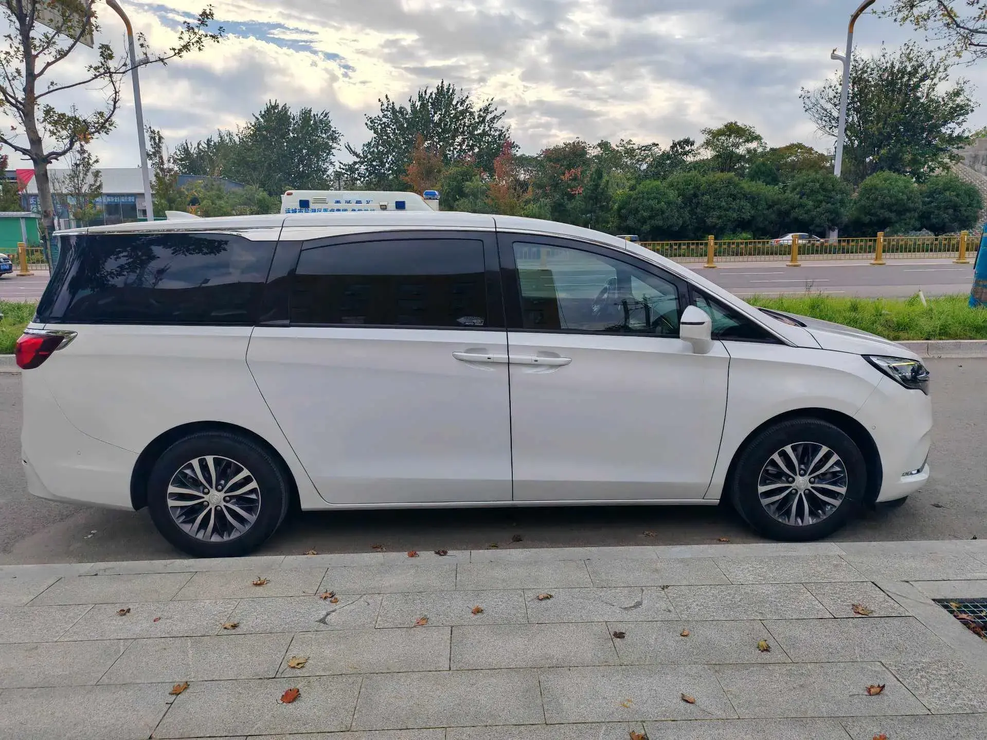 2021 BUICK GL8 thumbnail 4