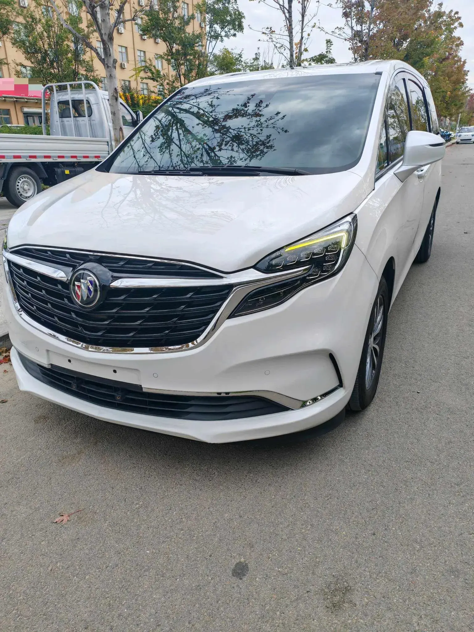 2021 BUICK GL8 view 1