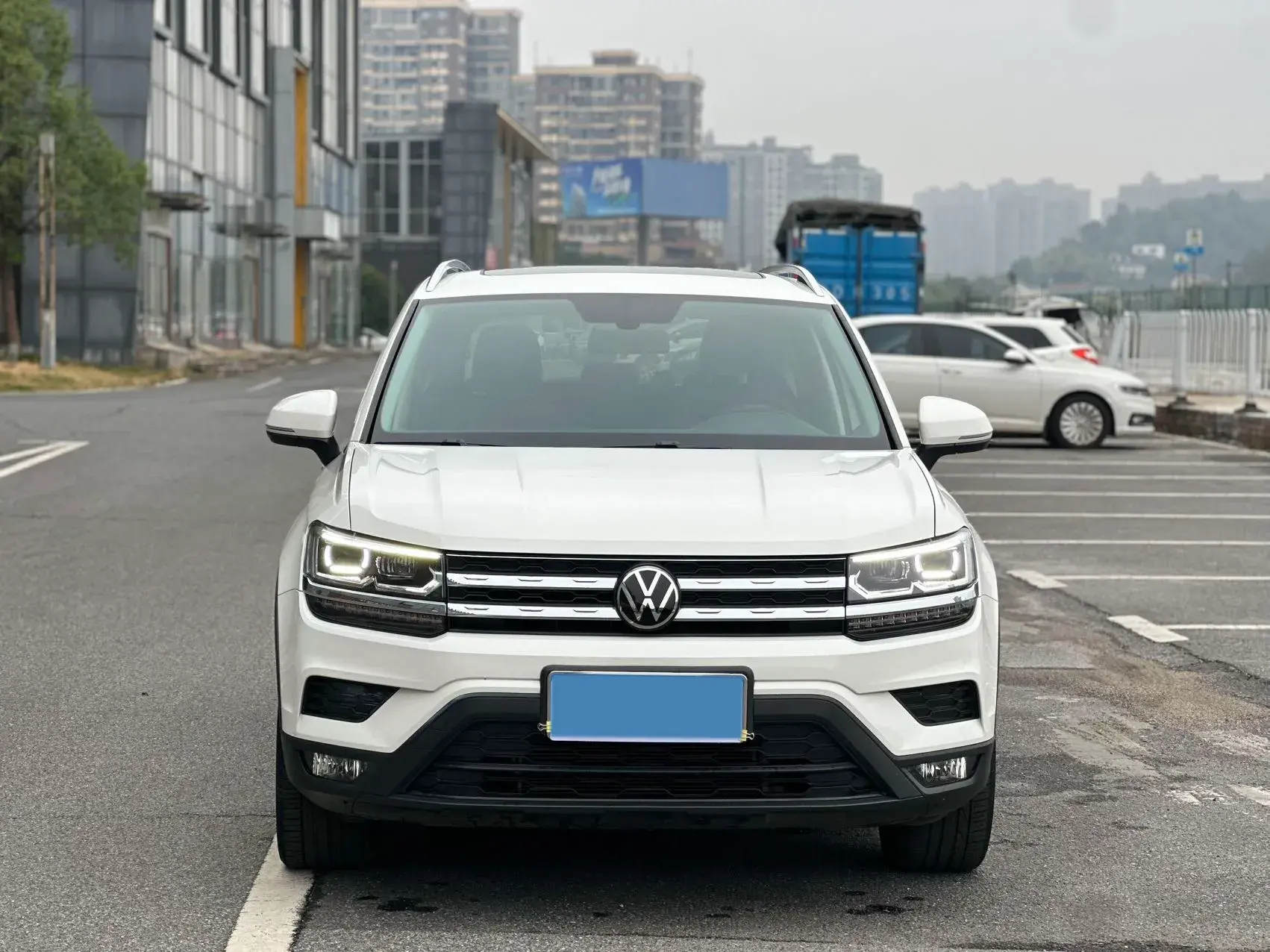 2021 VOLKSWAGEN THARU thumbnail 2