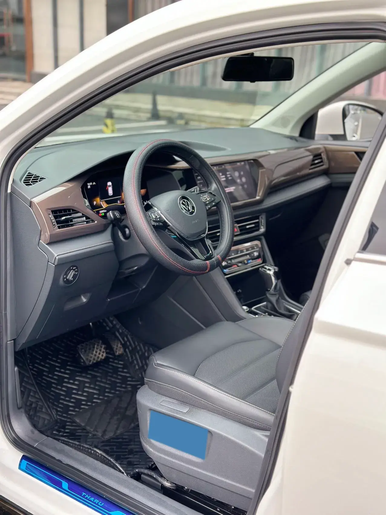 2021 VOLKSWAGEN THARU thumbnail 4