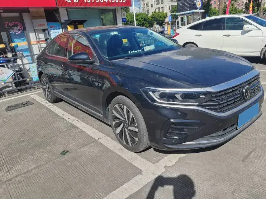 2023 VOLKSWAGEN PASSAT thumbnail 2