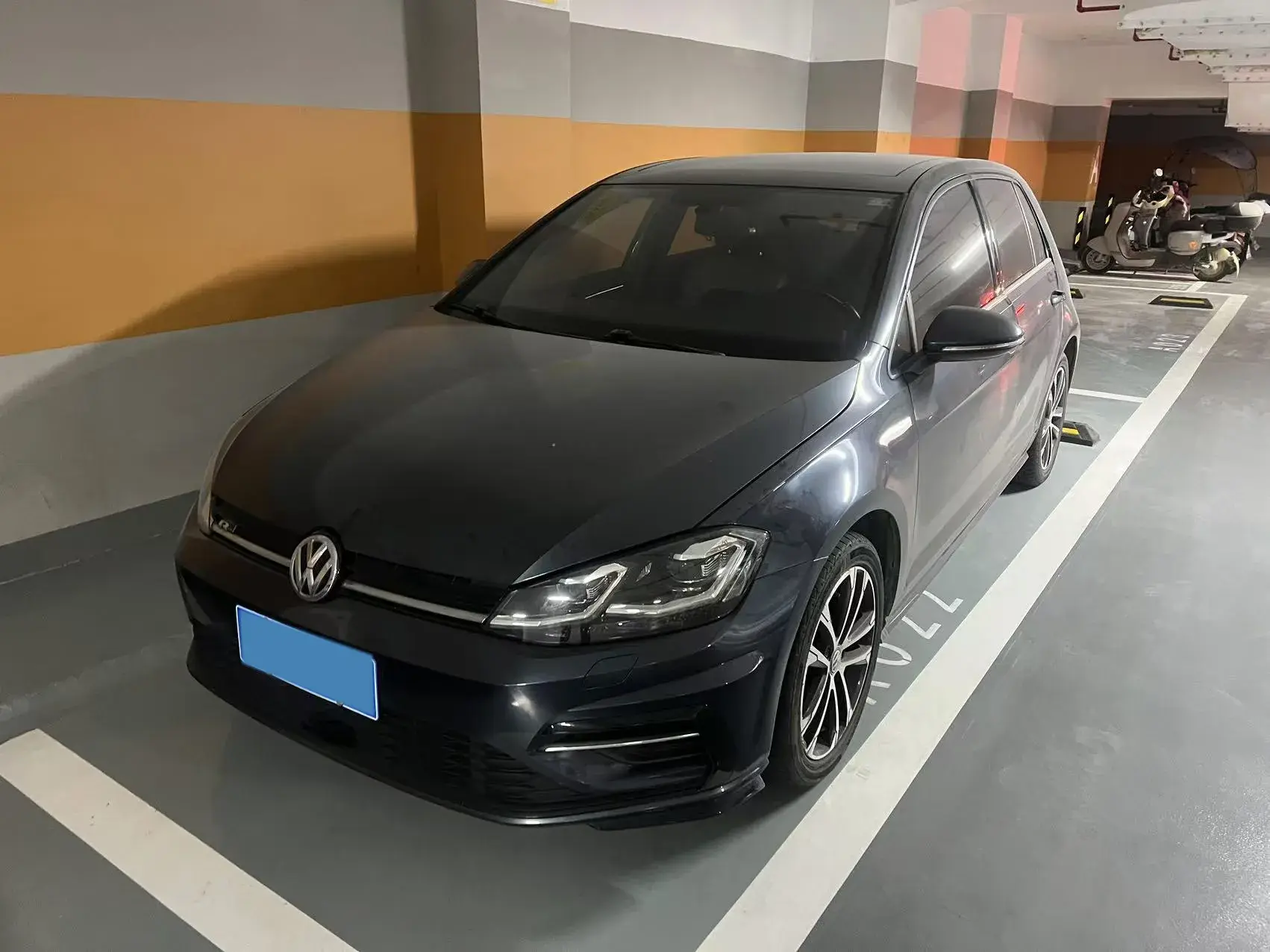 2018 VOLKSWAGEN GOLF view 1