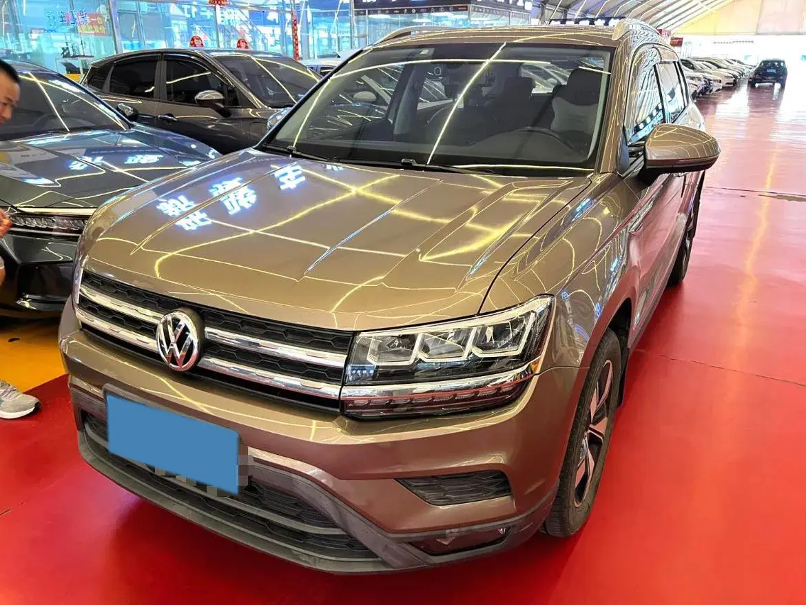 2020 VOLKSWAGEN THARU view 1