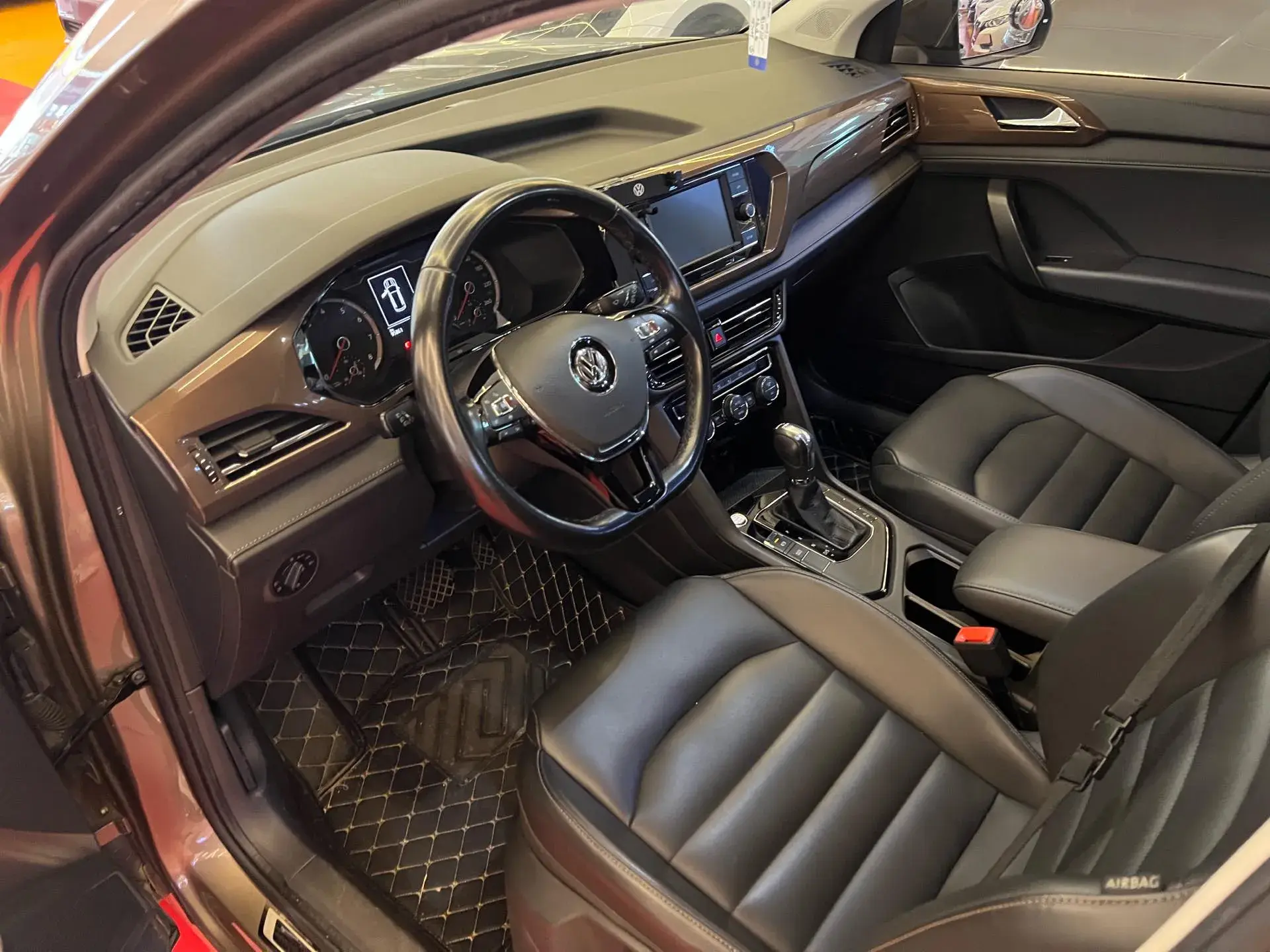 2020 VOLKSWAGEN THARU thumbnail 3