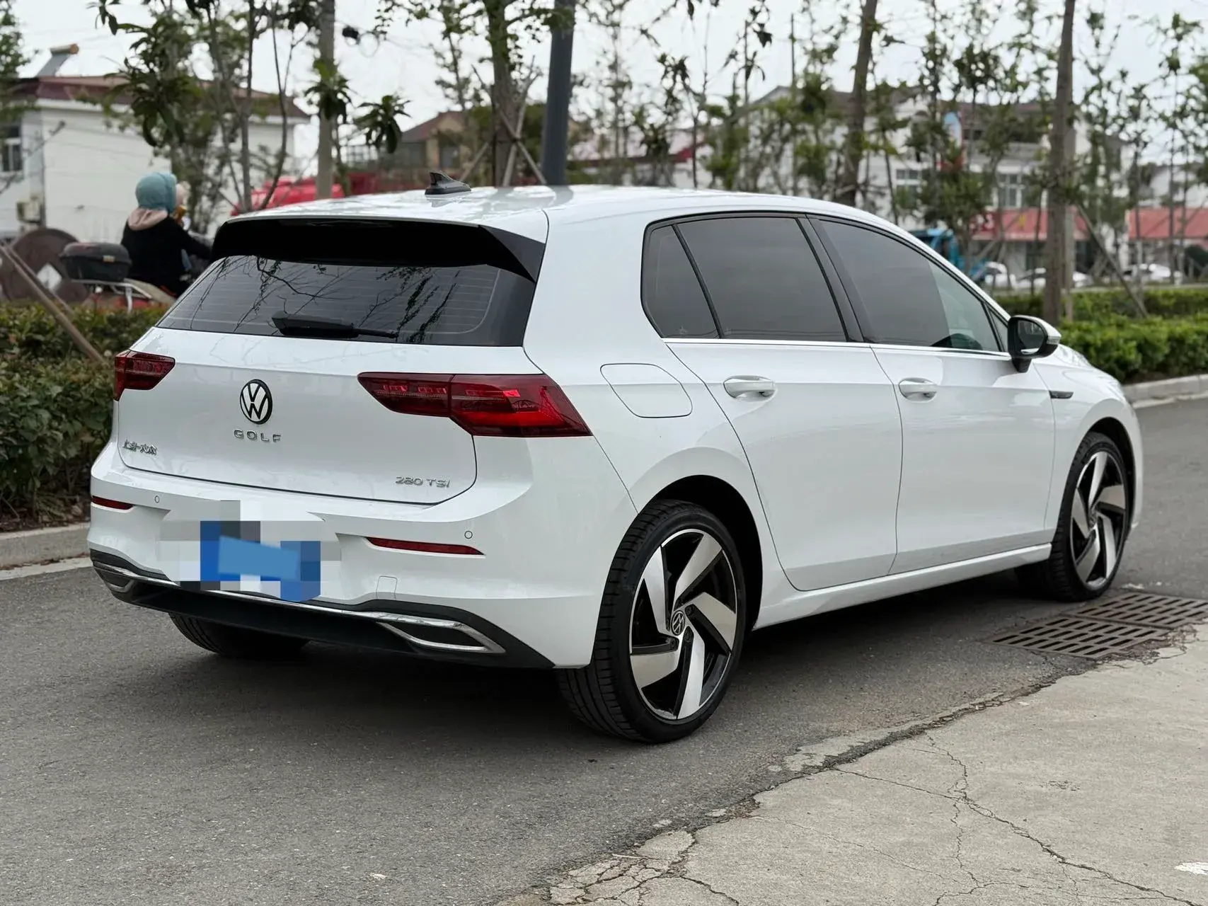 2021 VOLKSWAGEN GOLF thumbnail 4