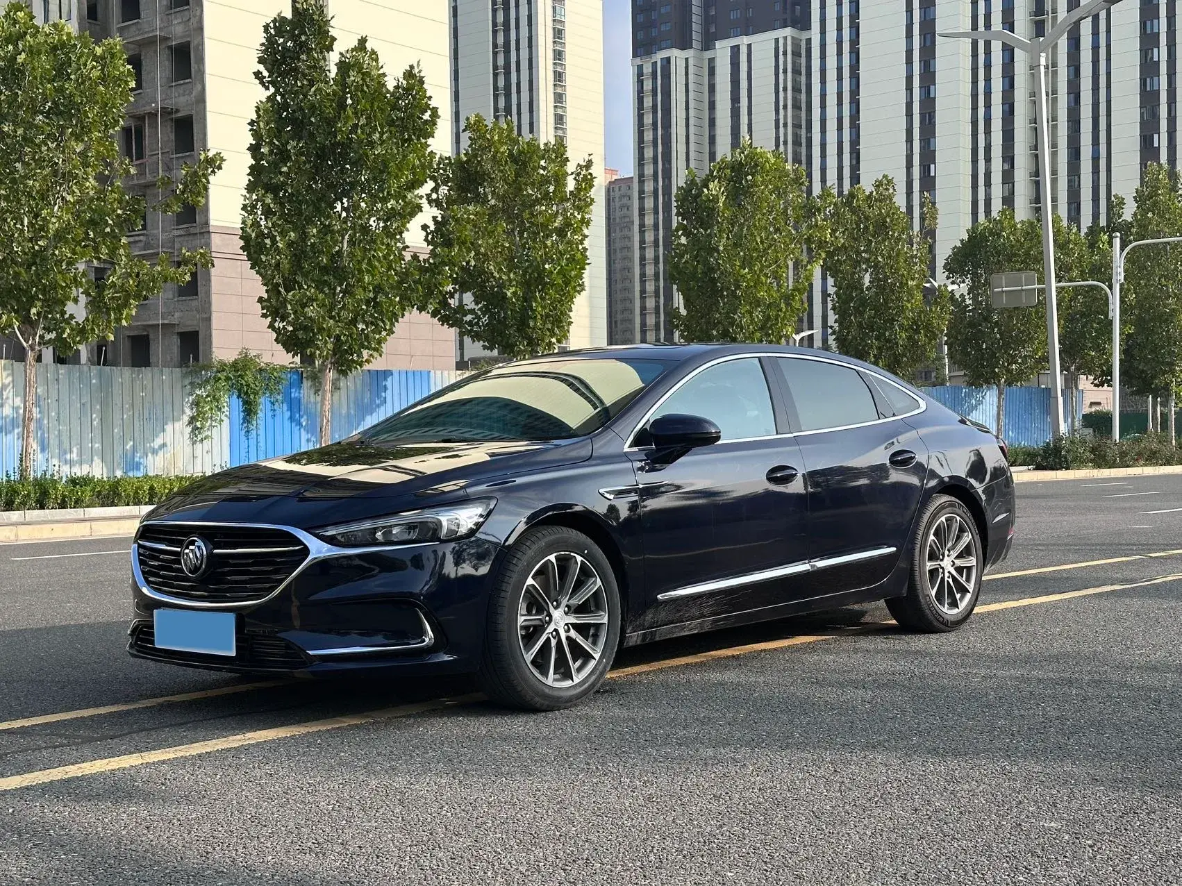 2021 BUICK LARCOSSE view 1