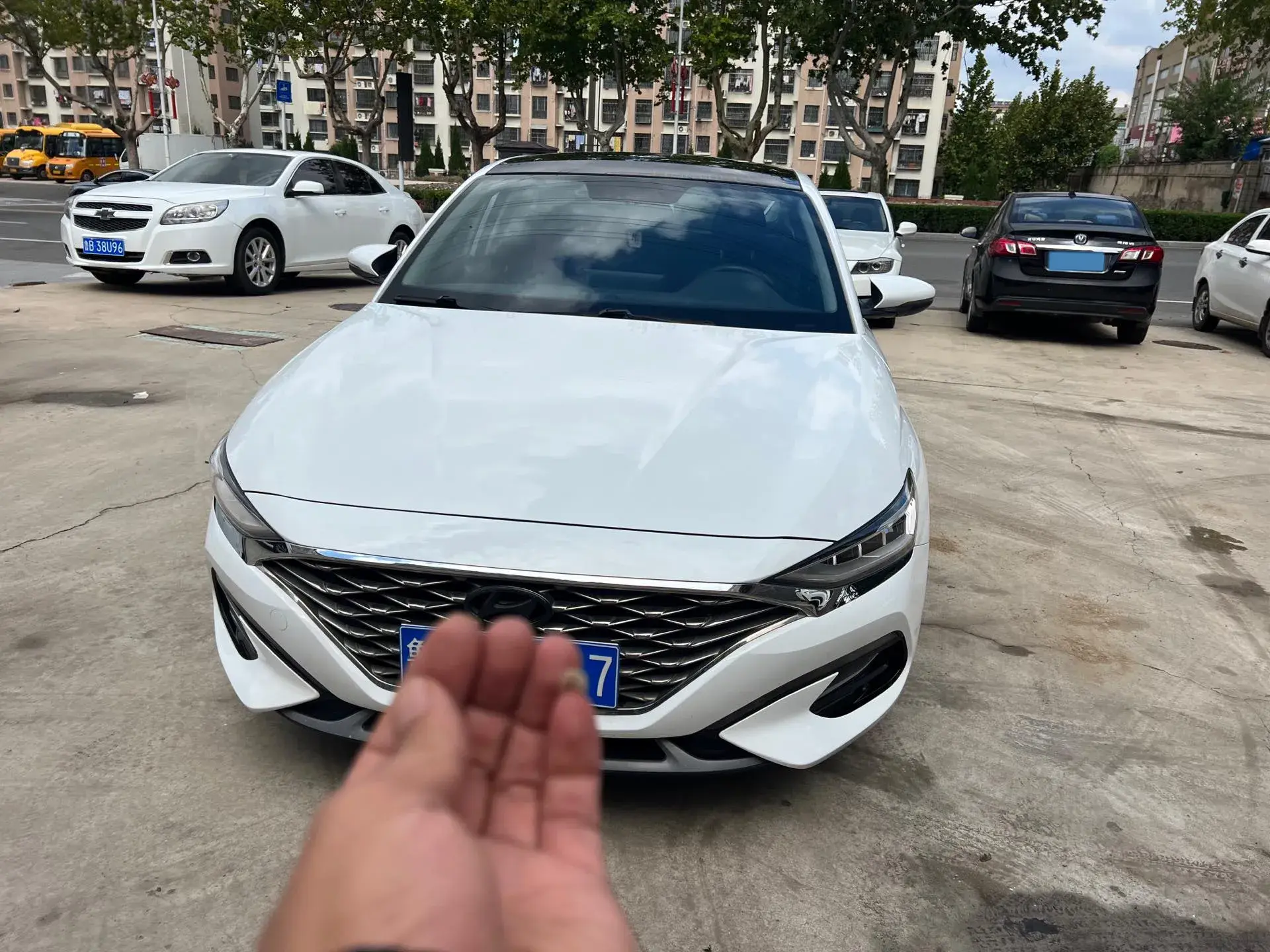 2019 HYUNDAI LA thumbnail 2