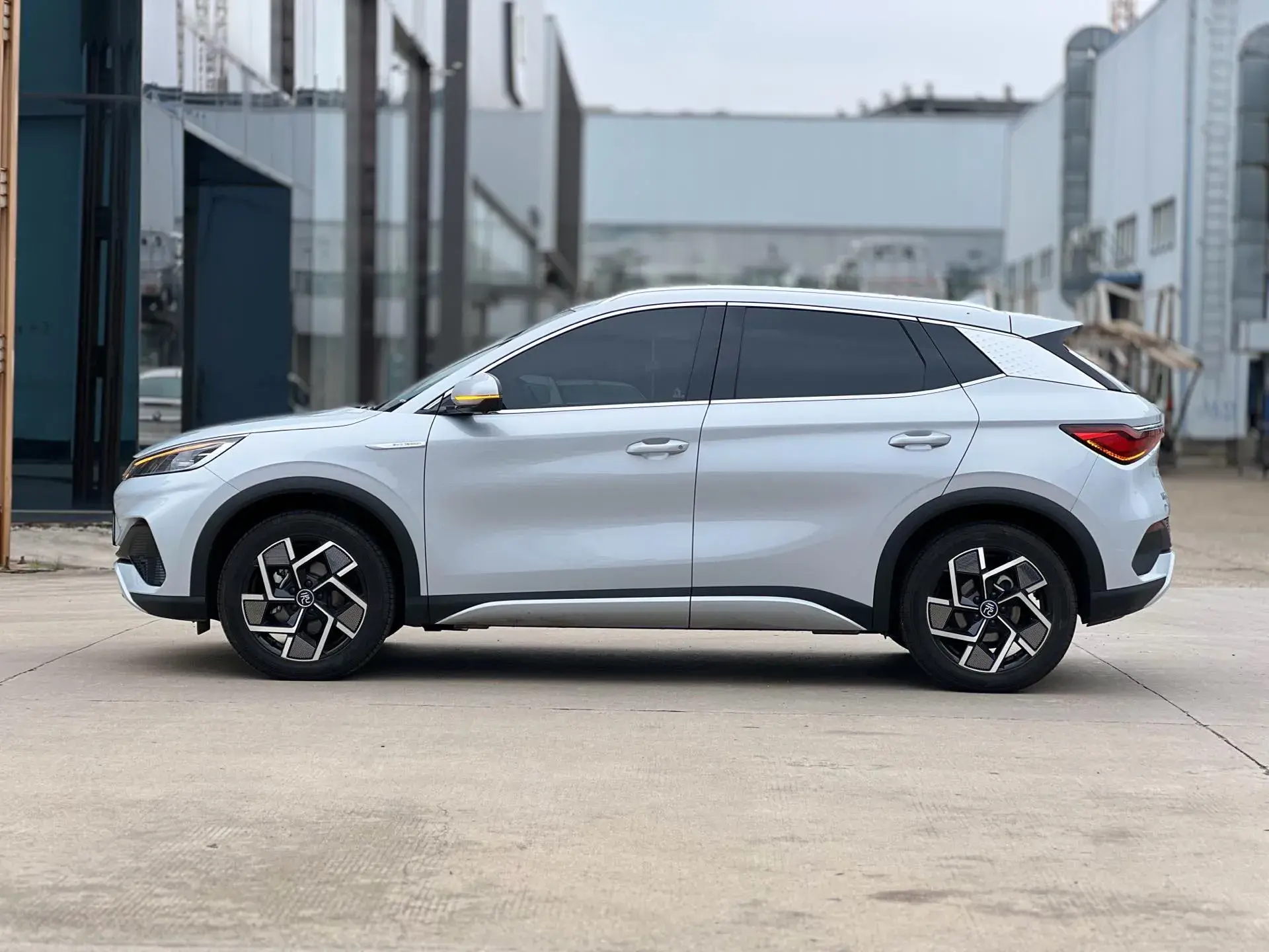 2024 BYD YUAN thumbnail 4