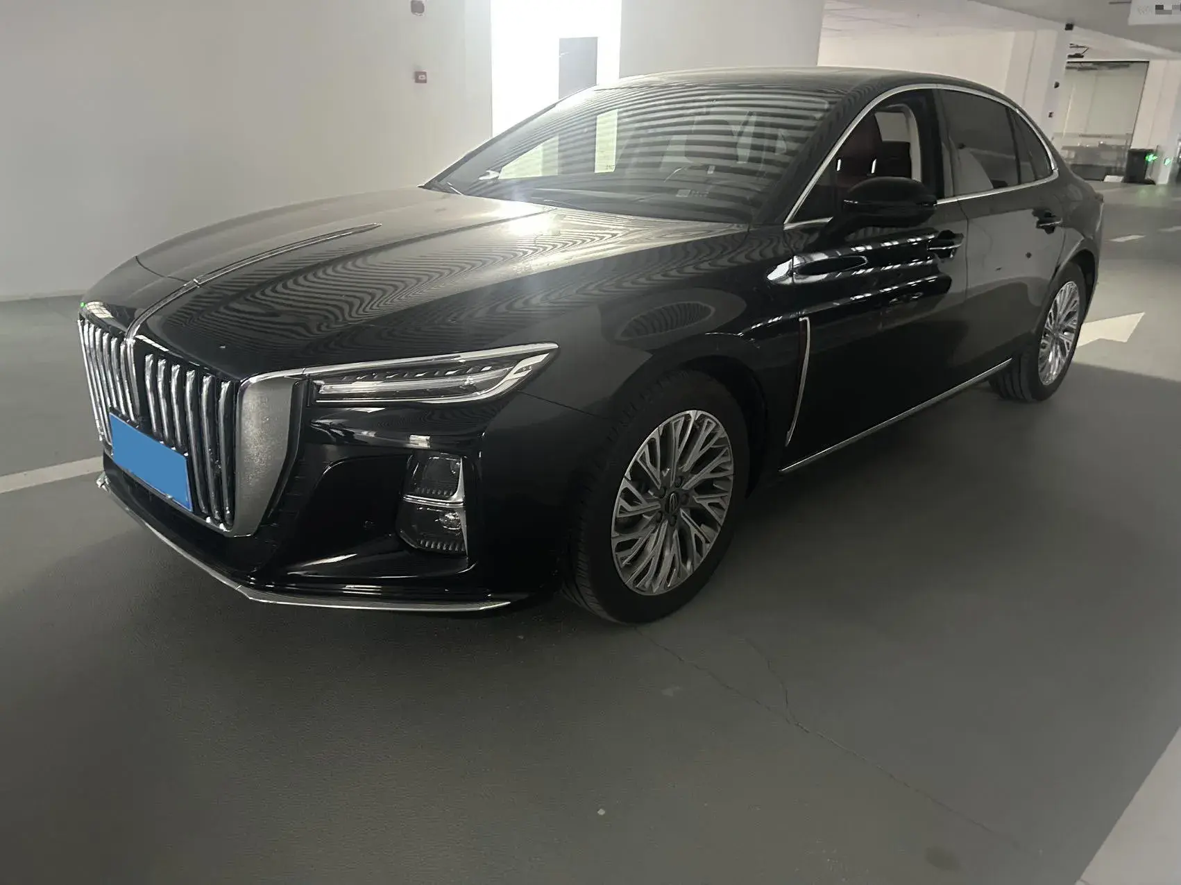 2023 HONGQI H5 view 1