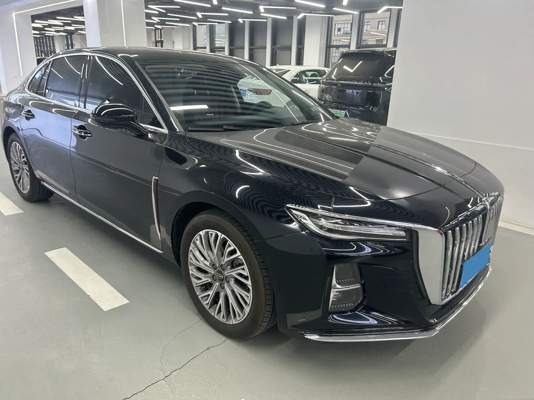 2023 HONGQI H5 thumbnail 3