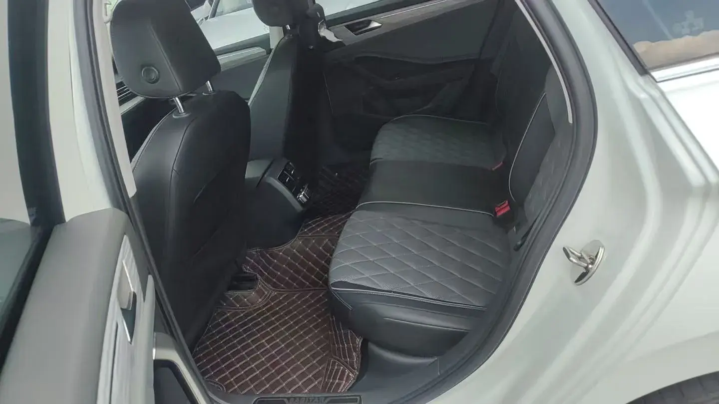 2023 VOLKSWAGEN SAGITAR thumbnail 4