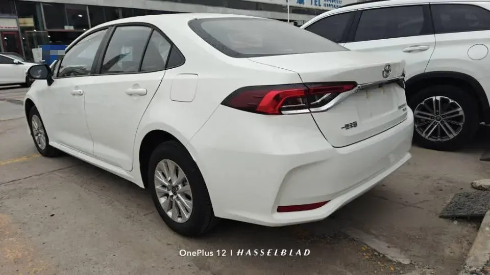 2024 TOYOTA COROLLA thumbnail 4