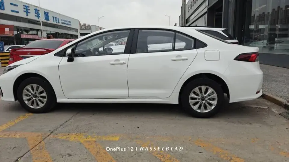 2024 TOYOTA COROLLA thumbnail 3