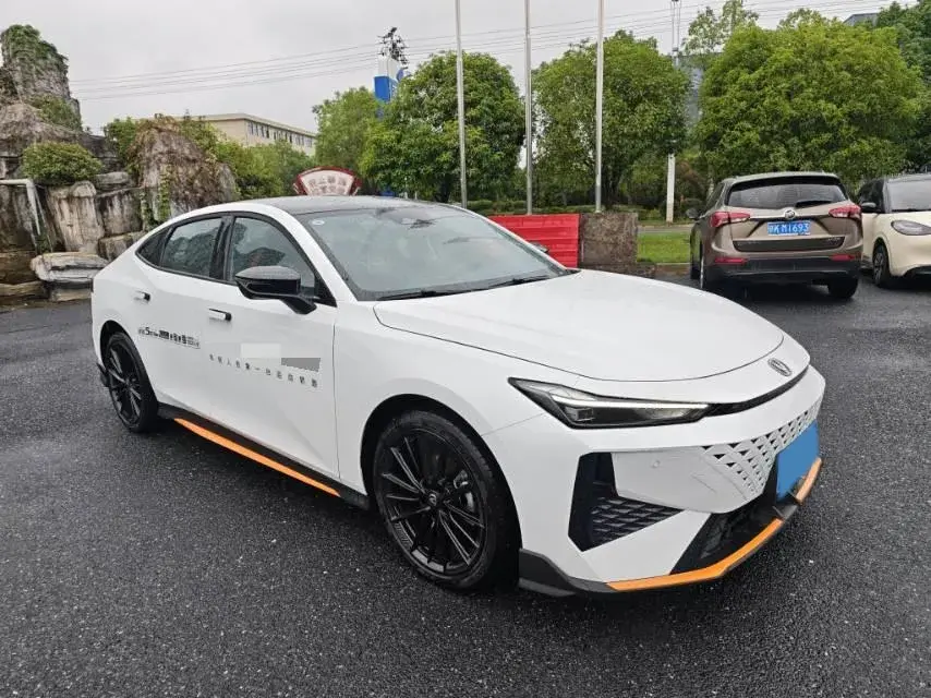 2025 CHANGAN UNI-V thumbnail 3