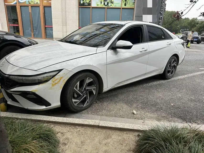 2023 HYUNDAI ELANTRA view 1