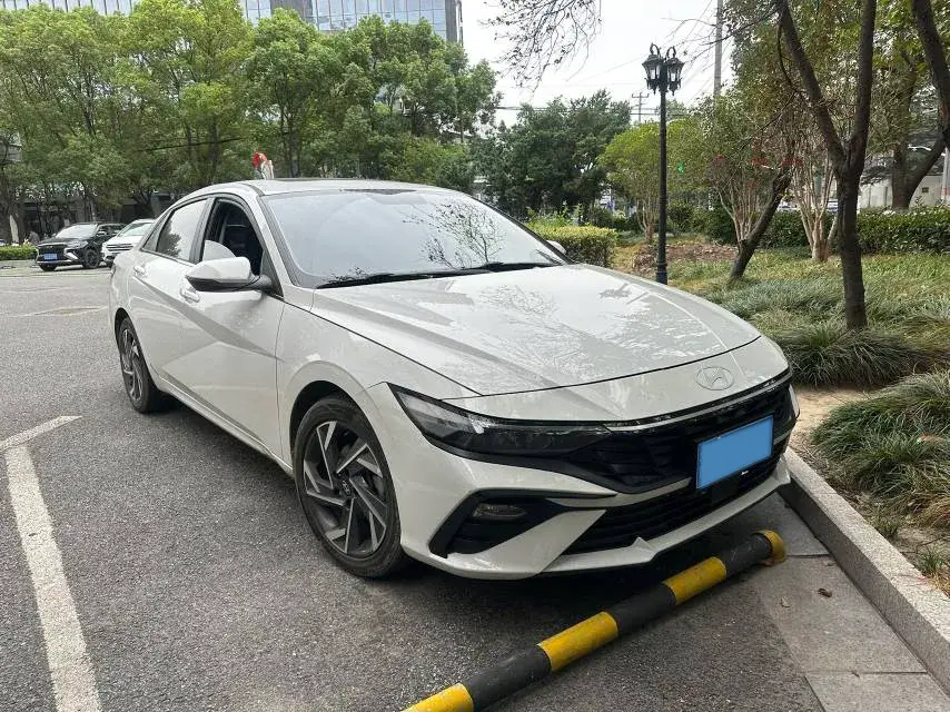 2023 HYUNDAI ELANTRA thumbnail 2