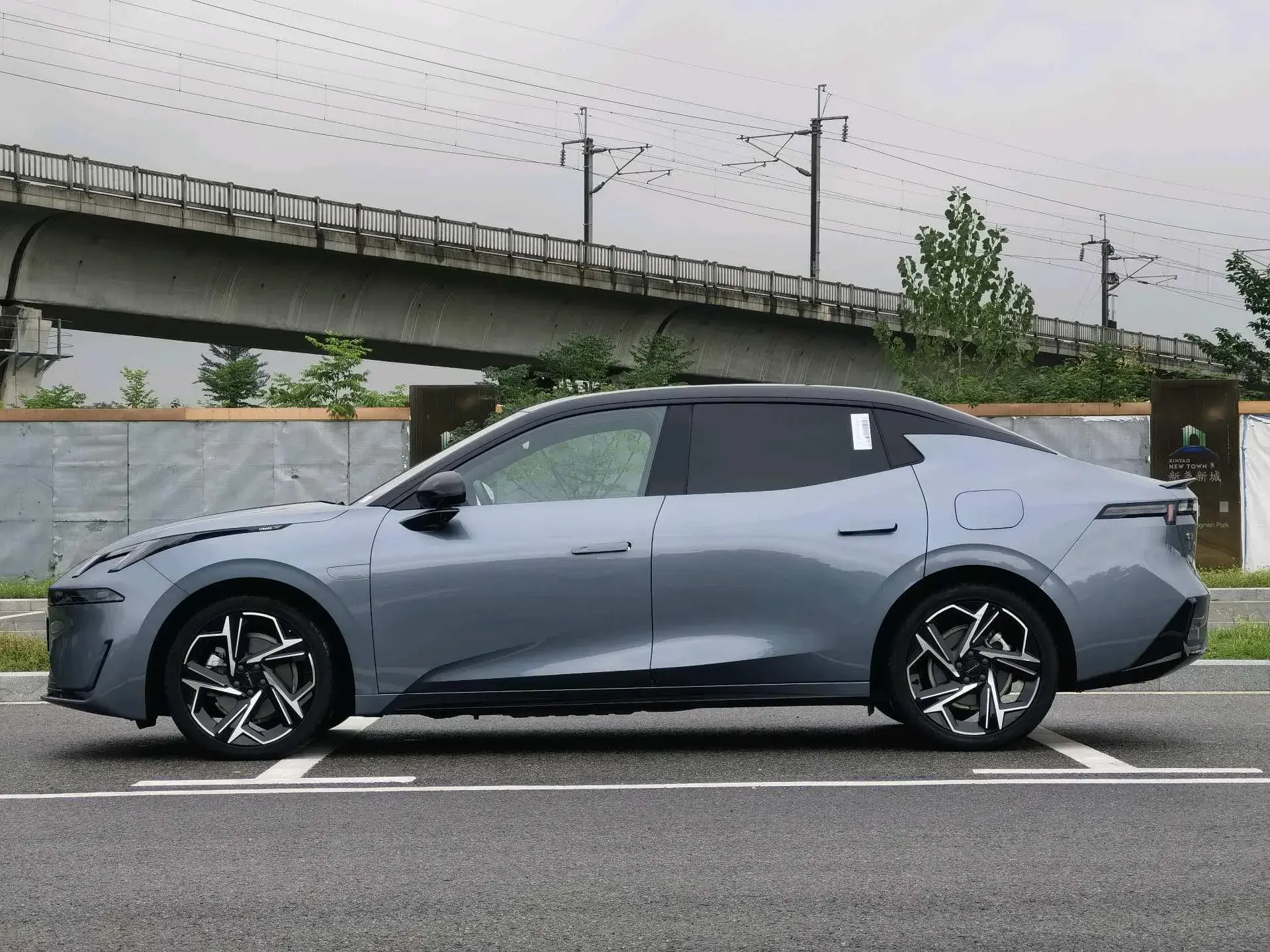 2024 LYNK&CO 07 thumbnail 3