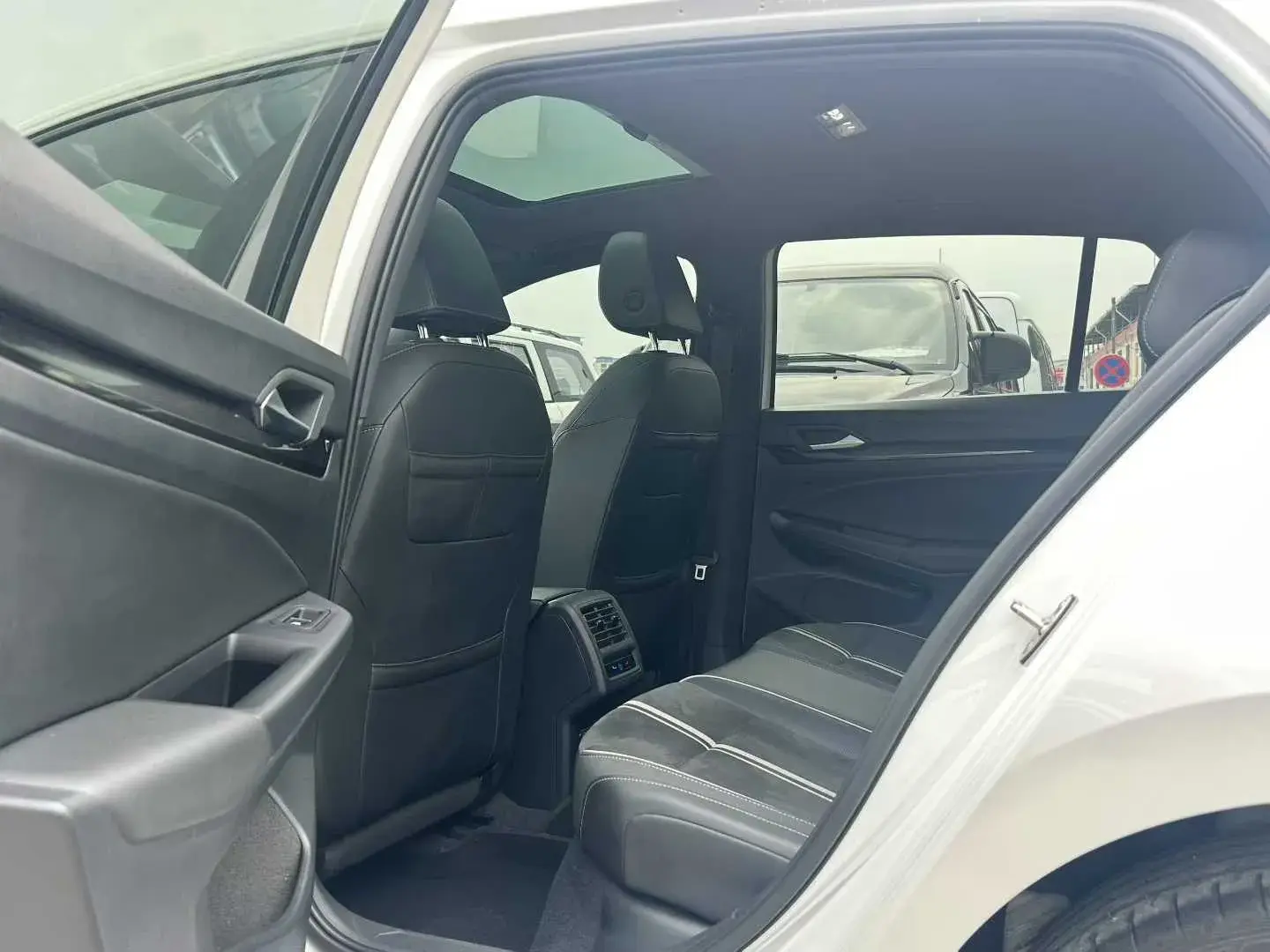 2021 VOLKSWAGEN GOLF thumbnail 4