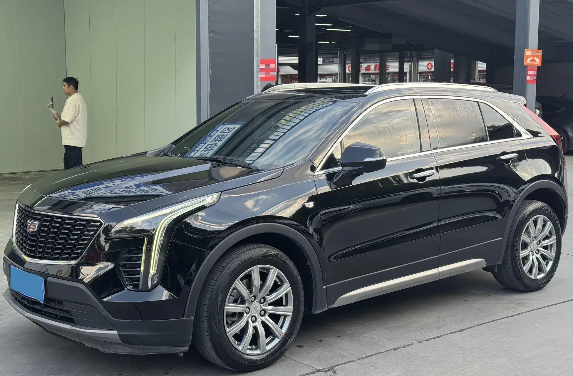 2021 CADILLAC XT4 view 1