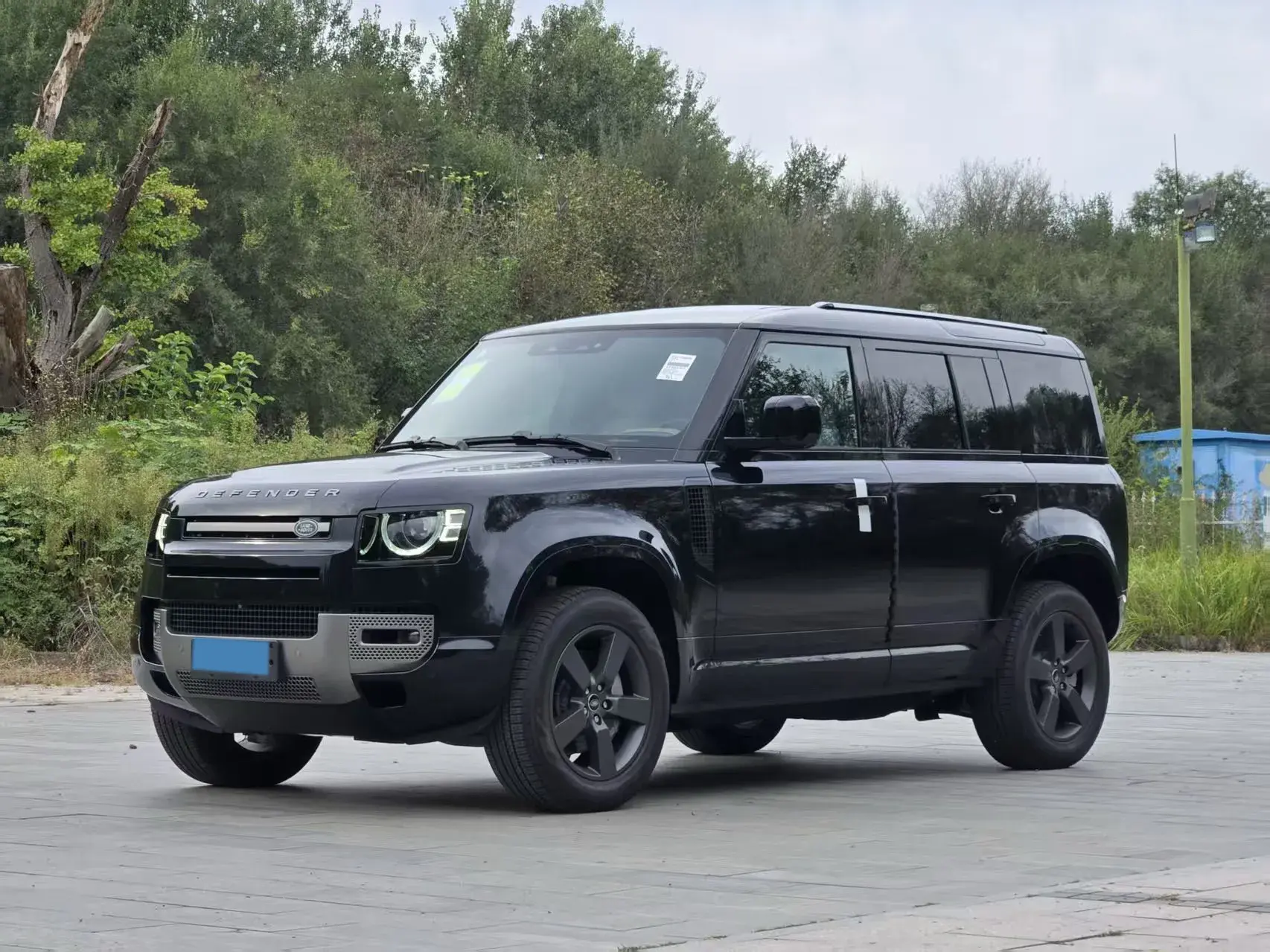 2025 LAND ROVER view 1