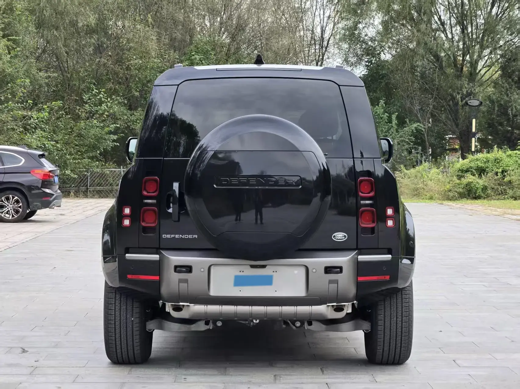 2025 LAND ROVER thumbnail 4