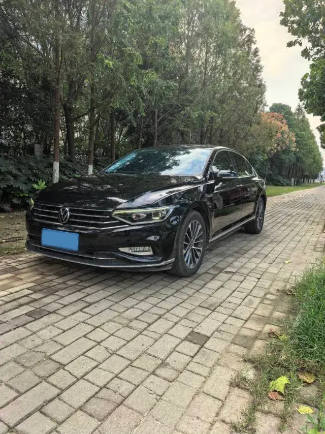 2020 VOLKSWAGEN MAGOTAN view 1