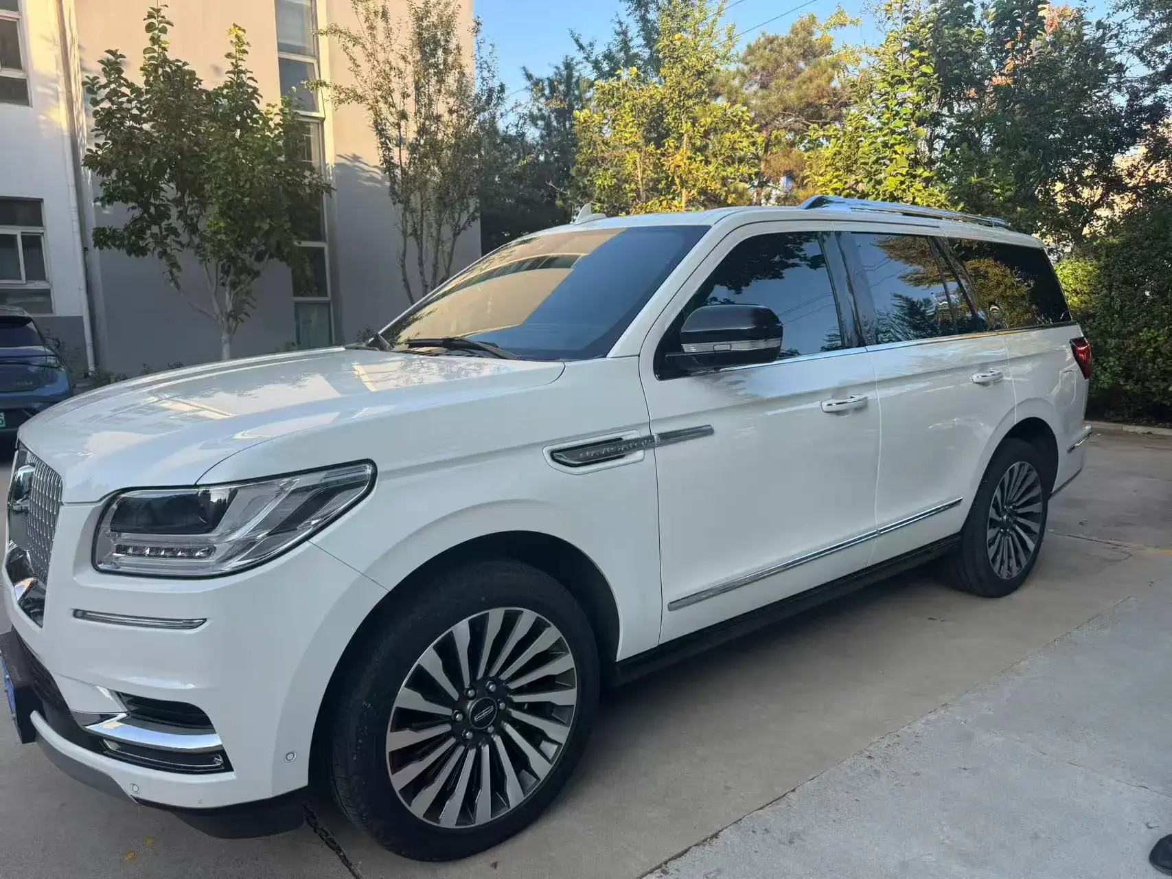 2020 LINCOLN NAVIGATOR view 1