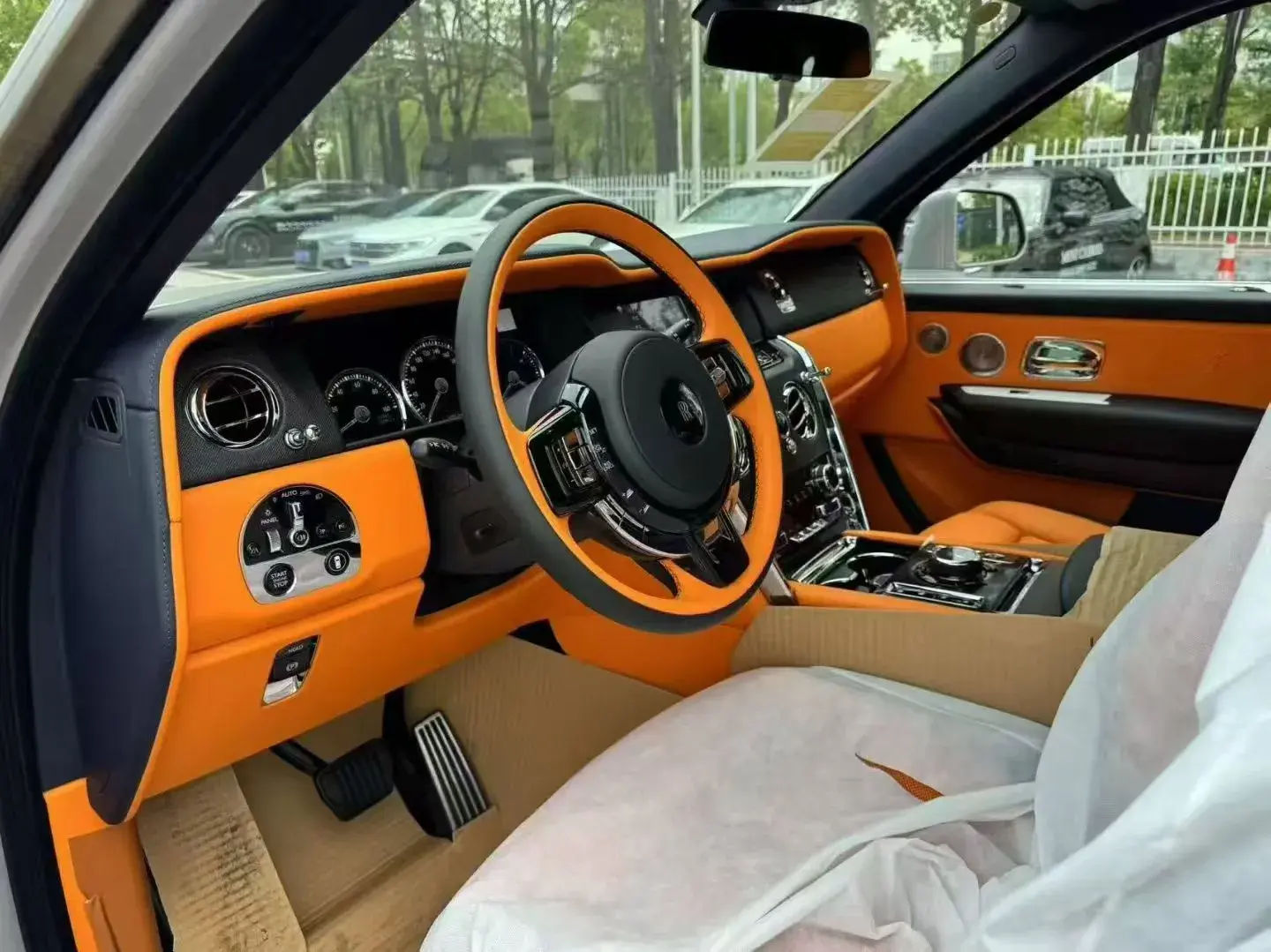 2024 ROLLS-ROYCE CULLINAN thumbnail 3